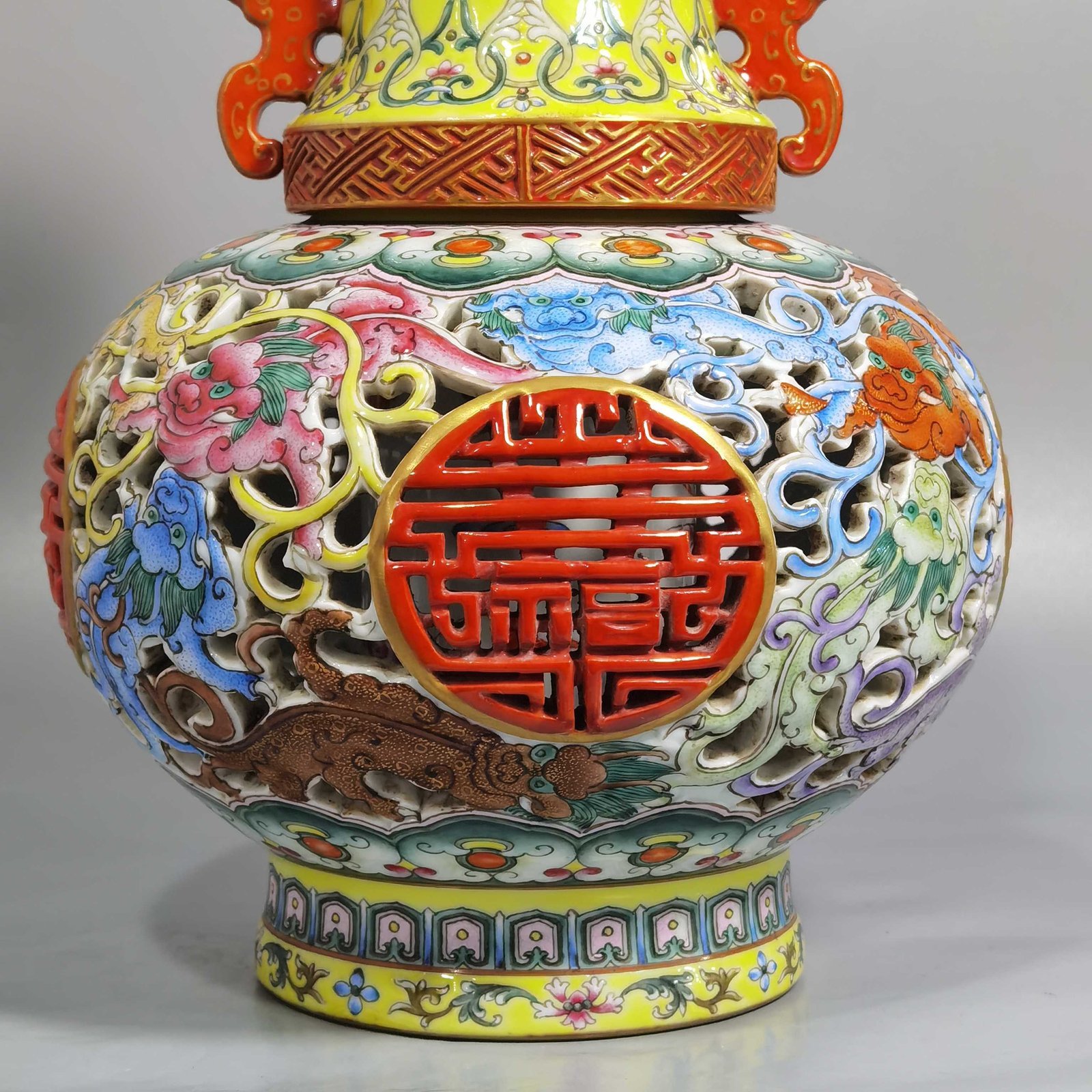 Qing Dynasty Qianlong enamel color hollowed double ear revolving heart set bottle
