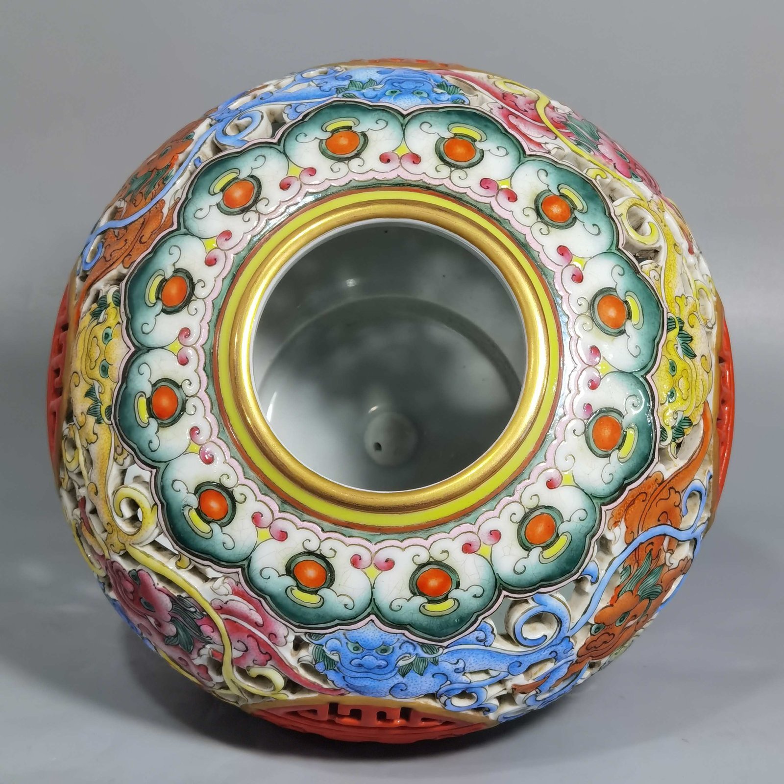Qing Dynasty Qianlong enamel color hollowed double ear revolving heart set bottle