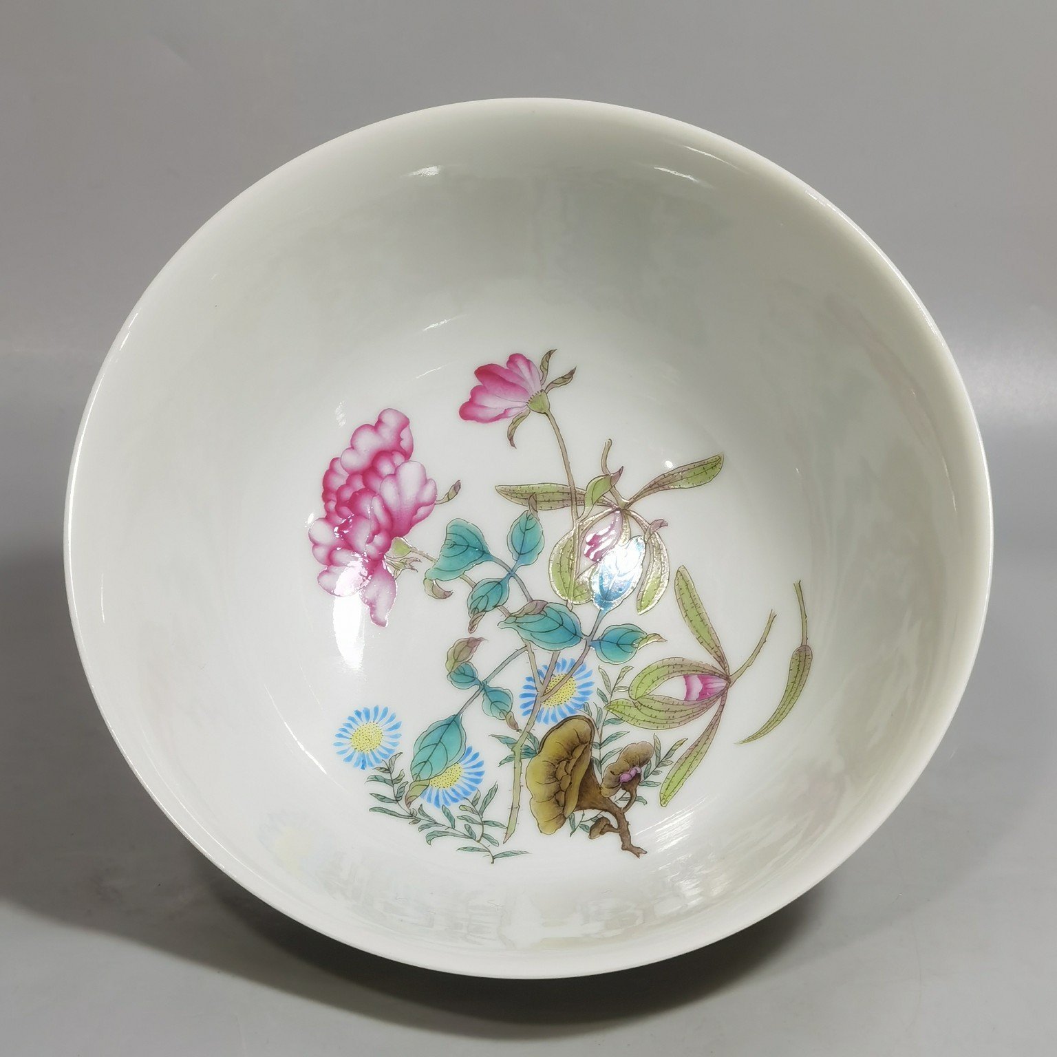 Qing Dynasty Qianlong pair of enamel yellow bowls