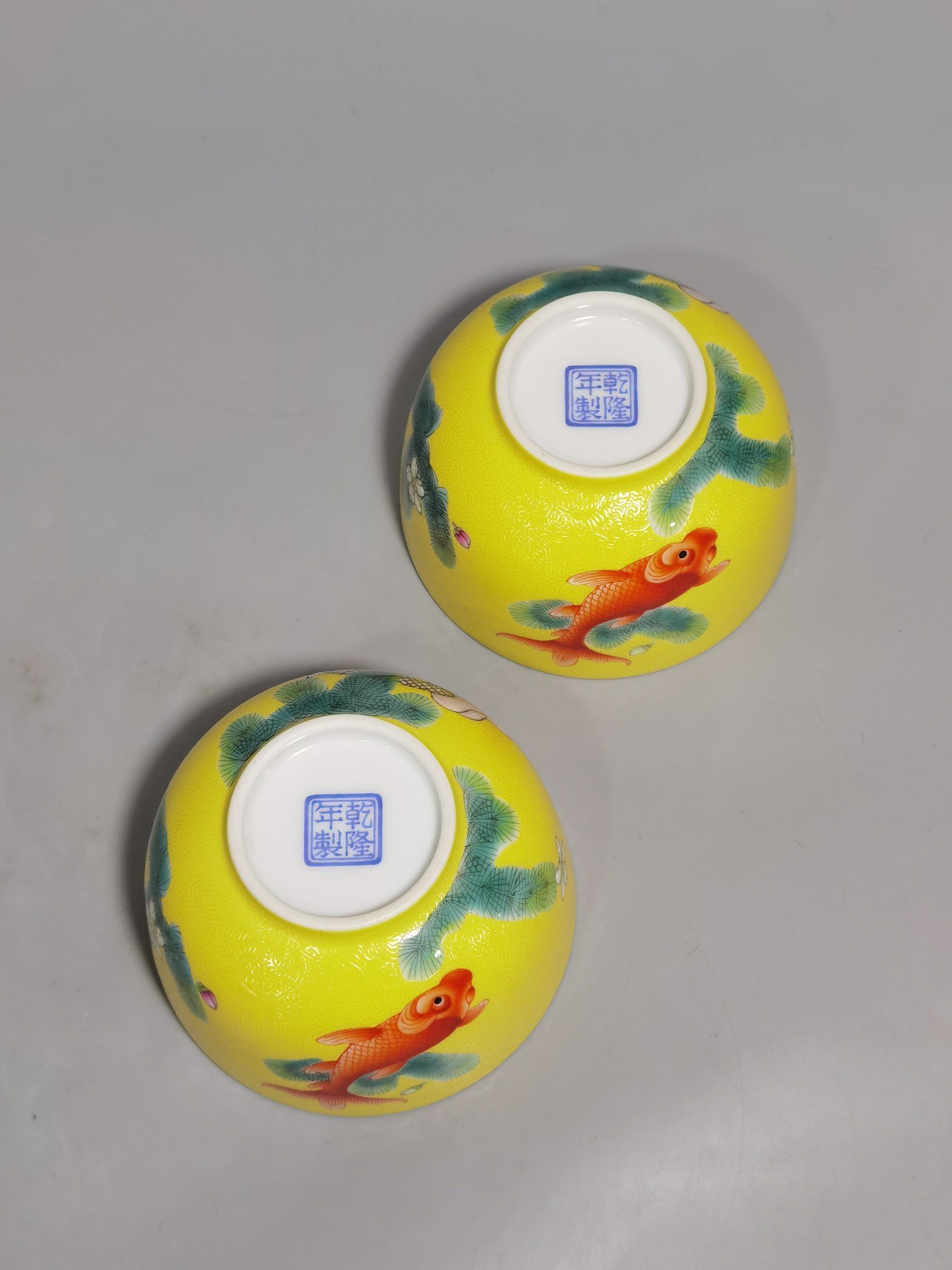 Qing Dynasty Qianlong Enamel Yellow Ground Rolled Fish and lgae Pattern Cup