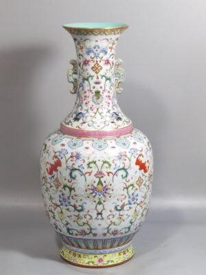 Qing Dynasty Qianlong white and blessing and longevity lotus pattern mphora