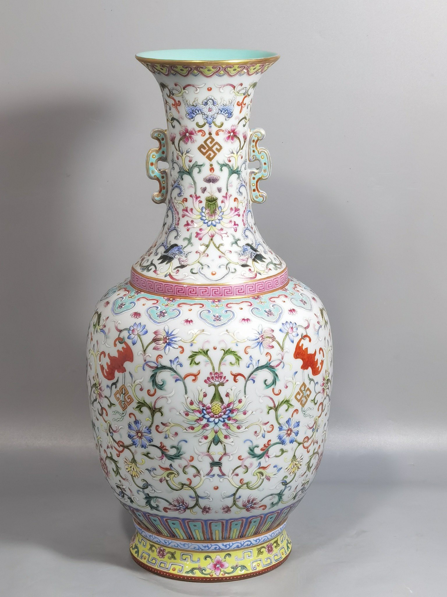 Qing Dynasty Qianlong white and blessing and longevity lotus pattern mphora
