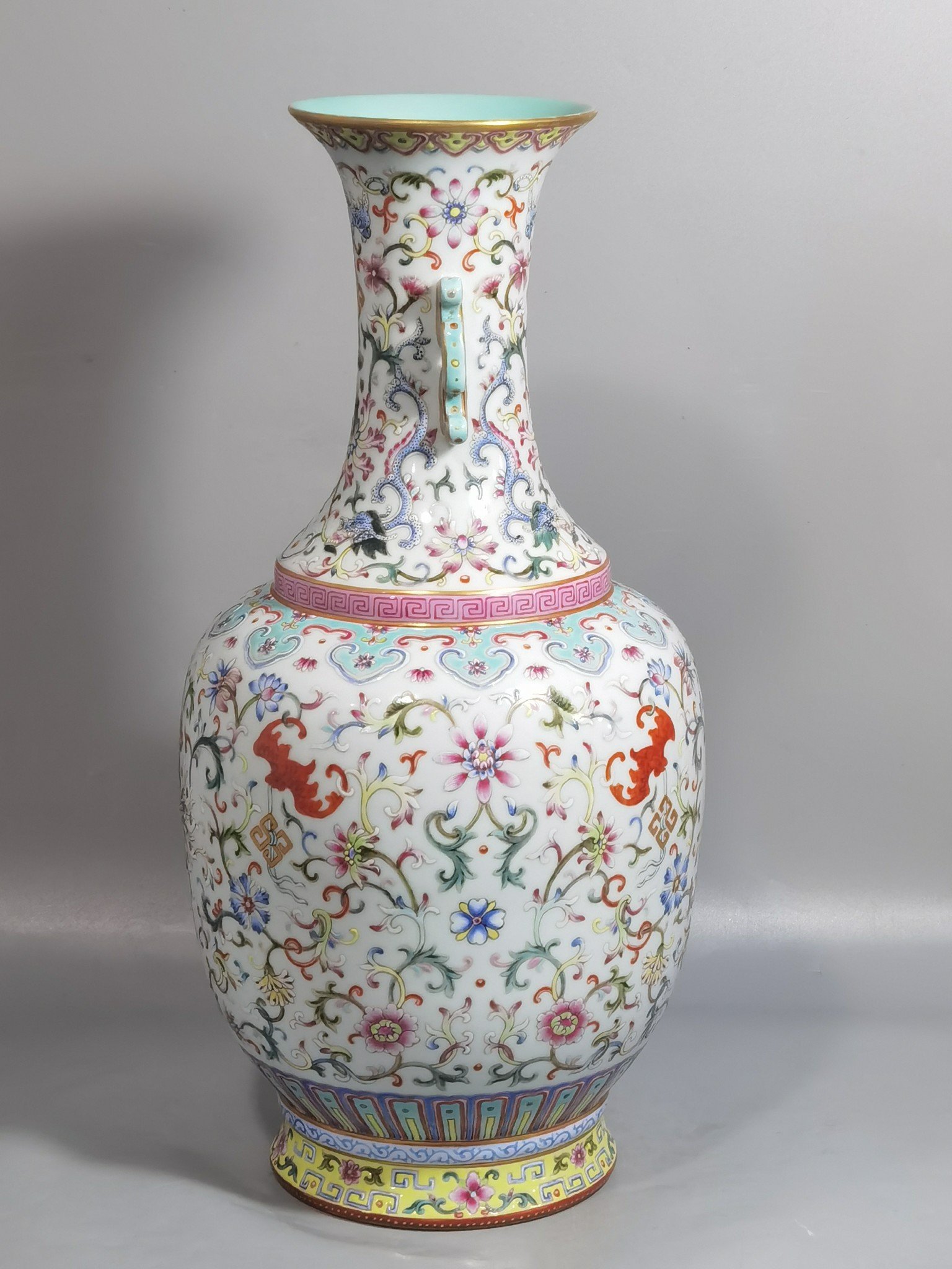Qing Dynasty Qianlong white and blessing and longevity lotus pattern mphora