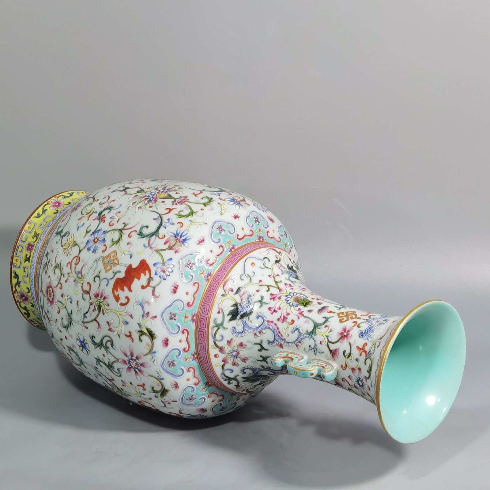 Qing Dynasty Qianlong white and blessing and longevity lotus pattern mphora