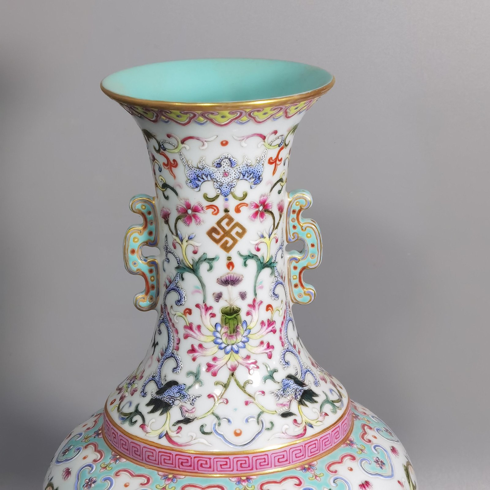 Qing Dynasty Qianlong white and blessing and longevity lotus pattern mphora