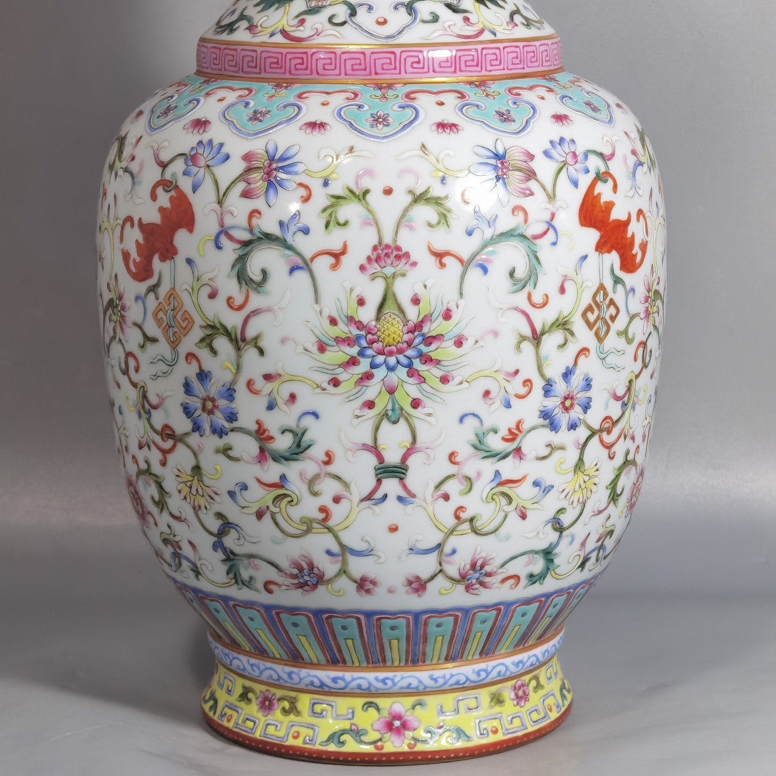 Qing Dynasty Qianlong white and blessing and longevity lotus pattern mphora