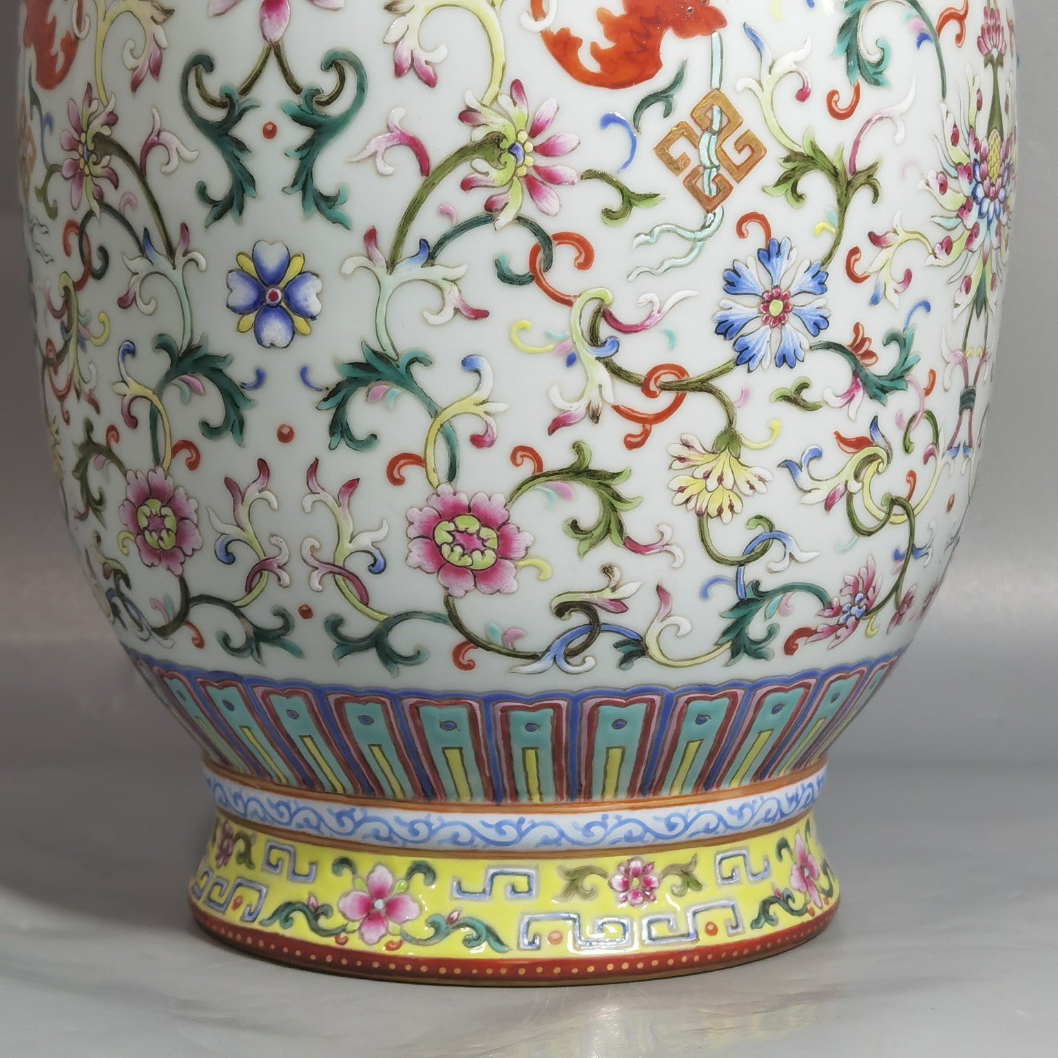 Qing Dynasty Qianlong white and blessing and longevity lotus pattern mphora