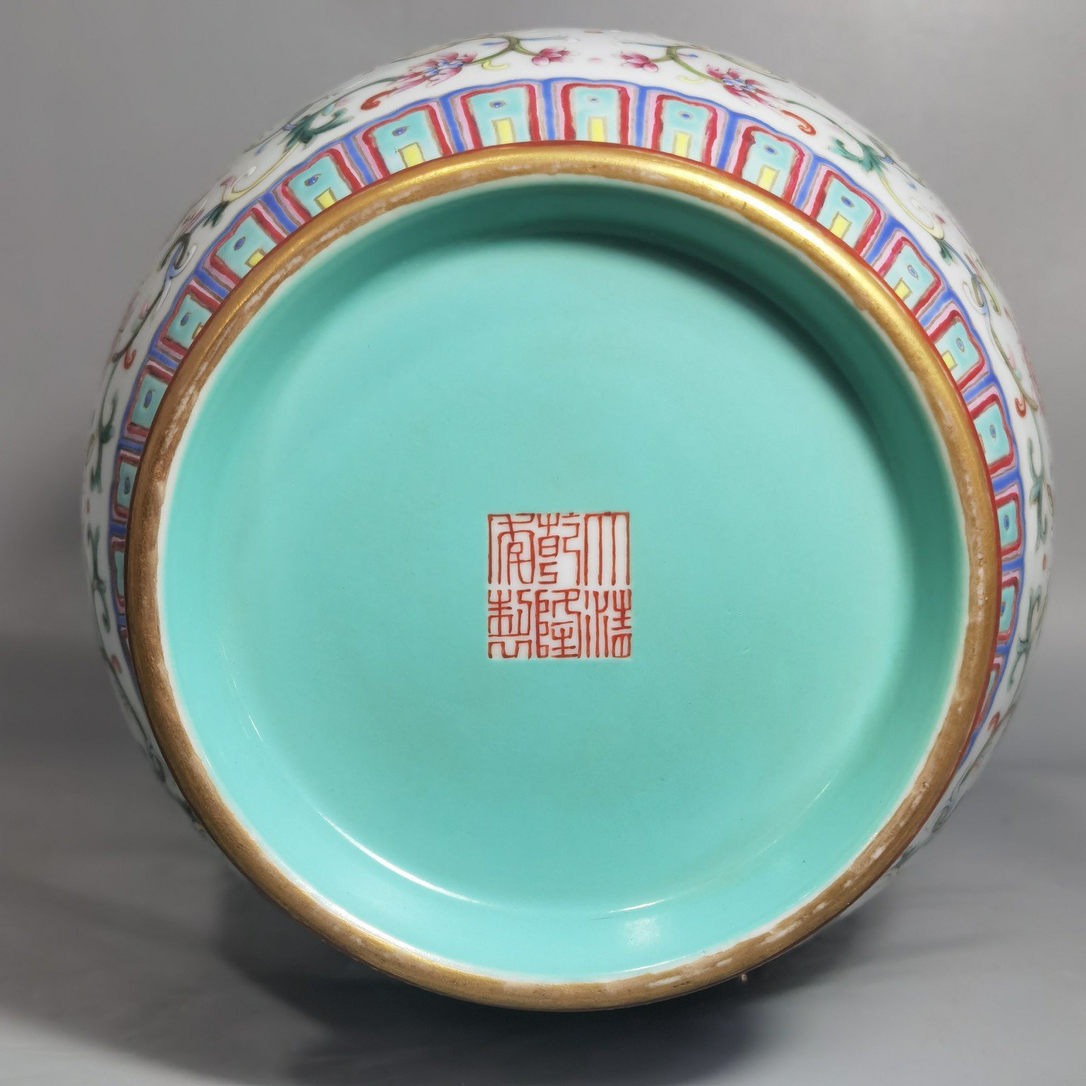 Qing Dynasty Qianlong white and blessing and longevity lotus pattern mphora