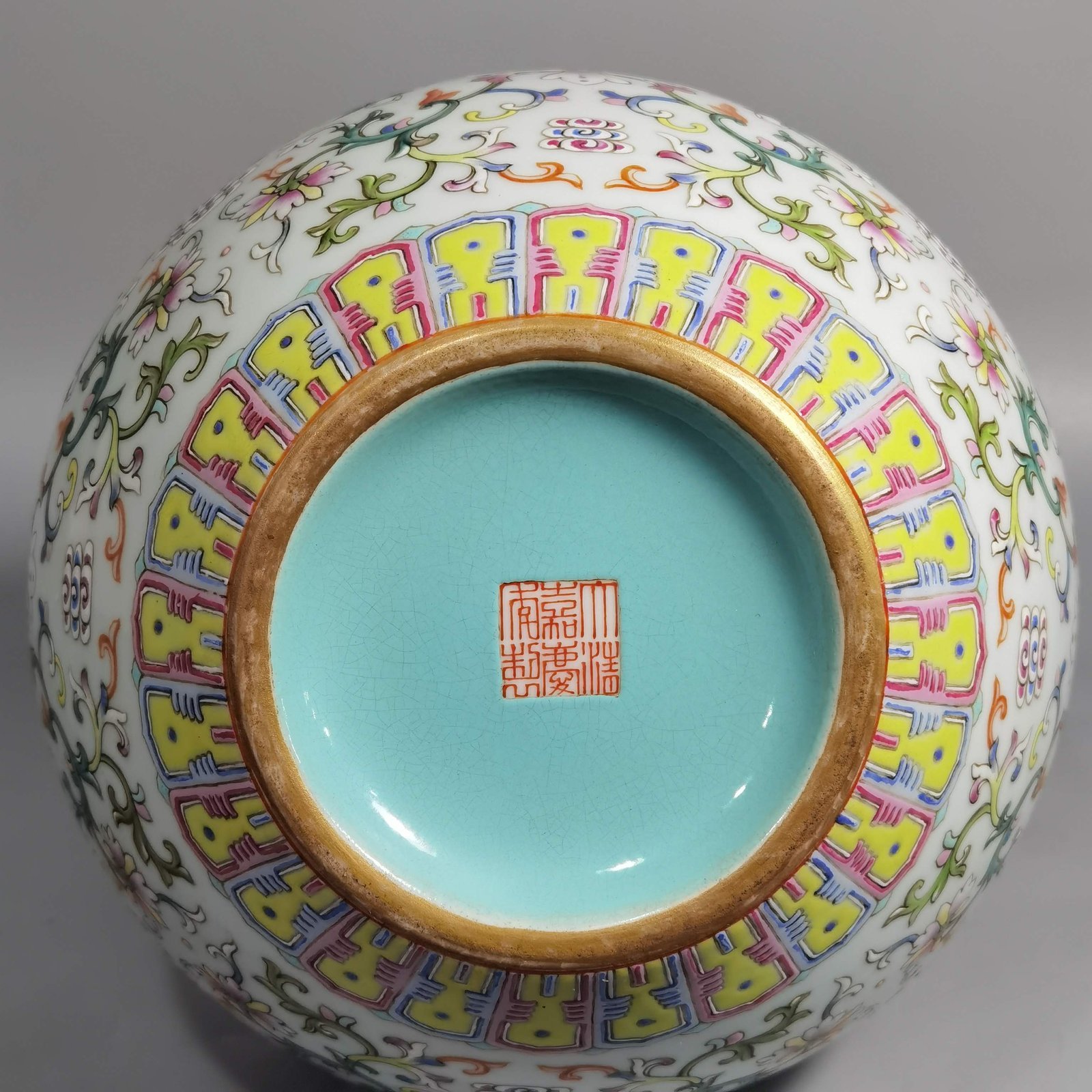 Qing Dynasty Qianlong white ground pastel-colored gourd vase