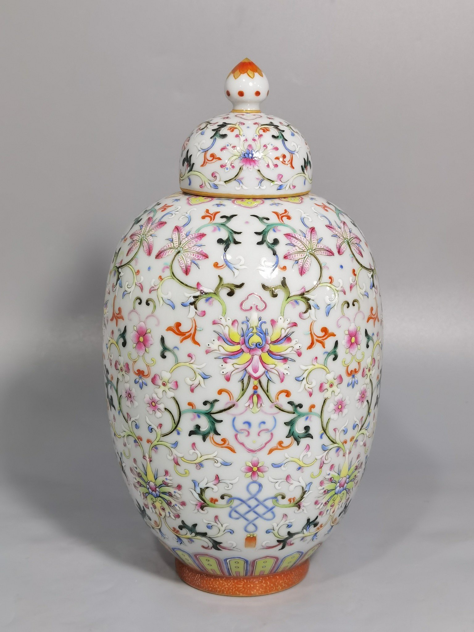 Qing Dynasty Qianlong white ground pastel colored lotus pattern covered jar