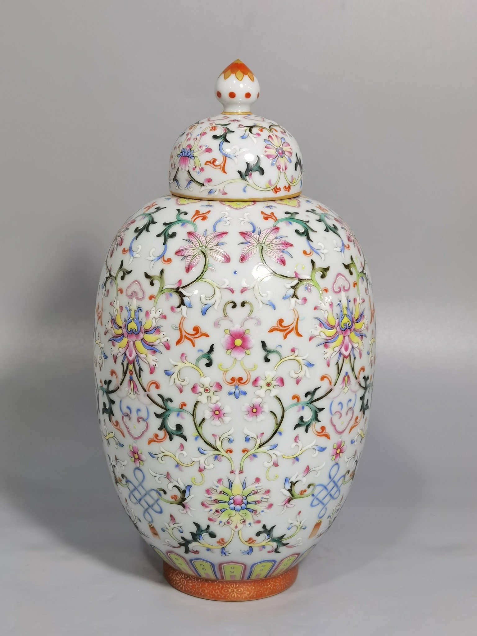 Qing Dynasty Qianlong white ground pastel colored lotus pattern covered jar