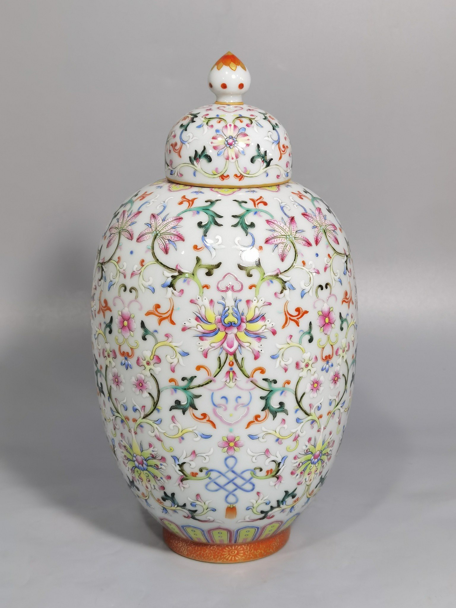 Qing Dynasty Qianlong white ground pastel colored lotus pattern covered jar
