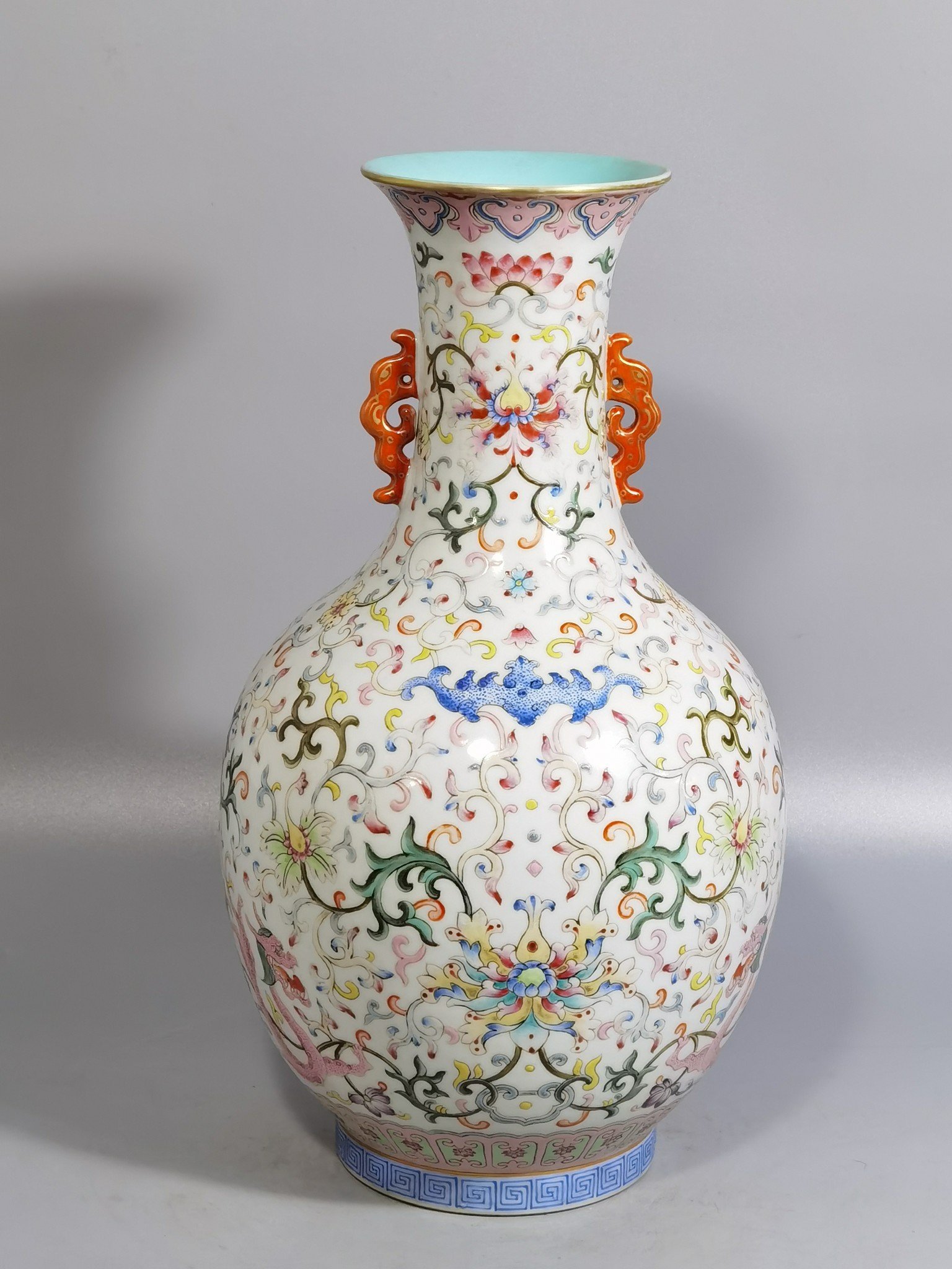 Qing Dynasty Qianlong white ground pastel red dragon pierced flower double-eared mouth-opening bottle