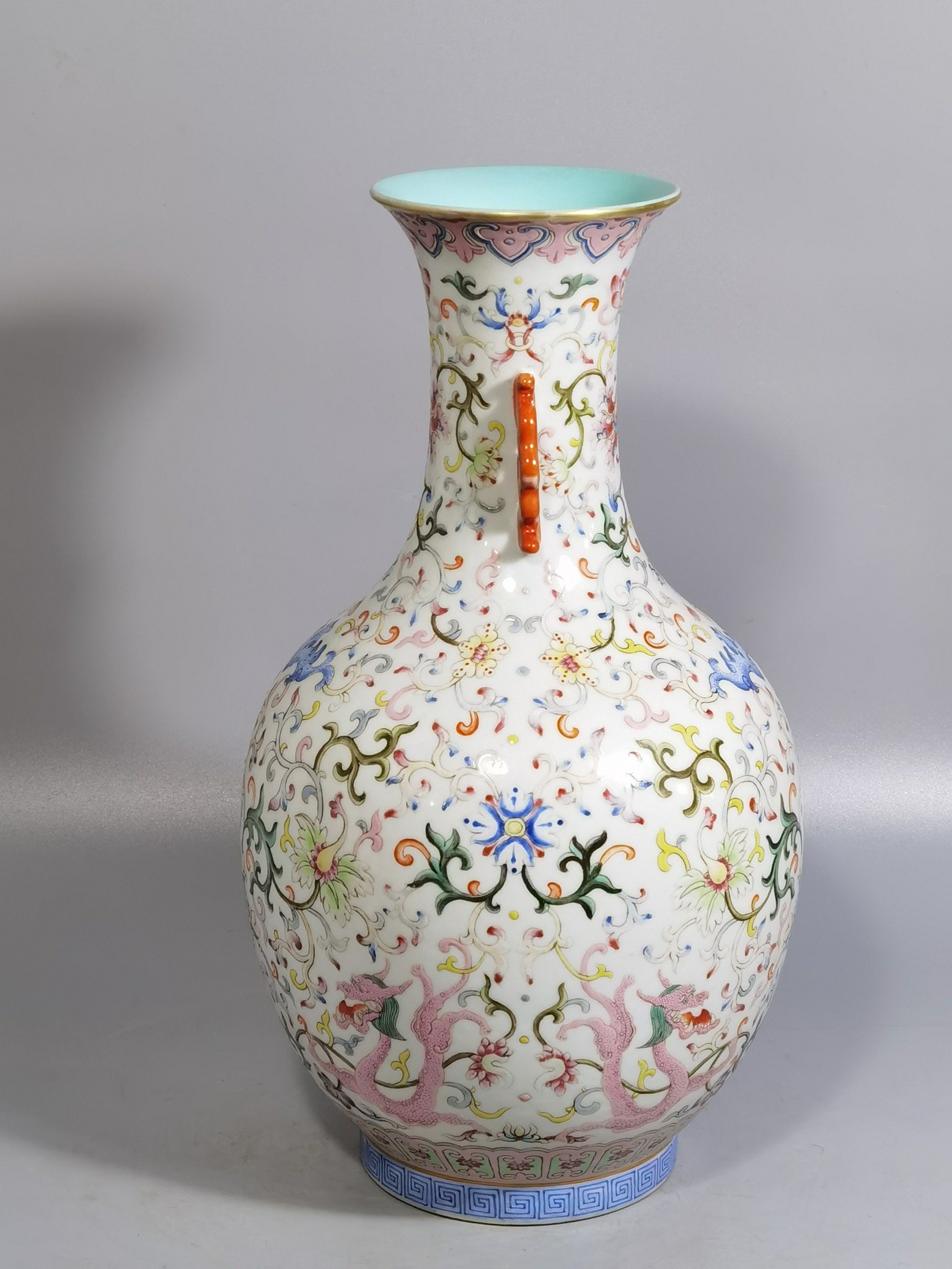 Qing Dynasty Qianlong white ground pastel red dragon pierced flower double-eared mouth-opening bottle