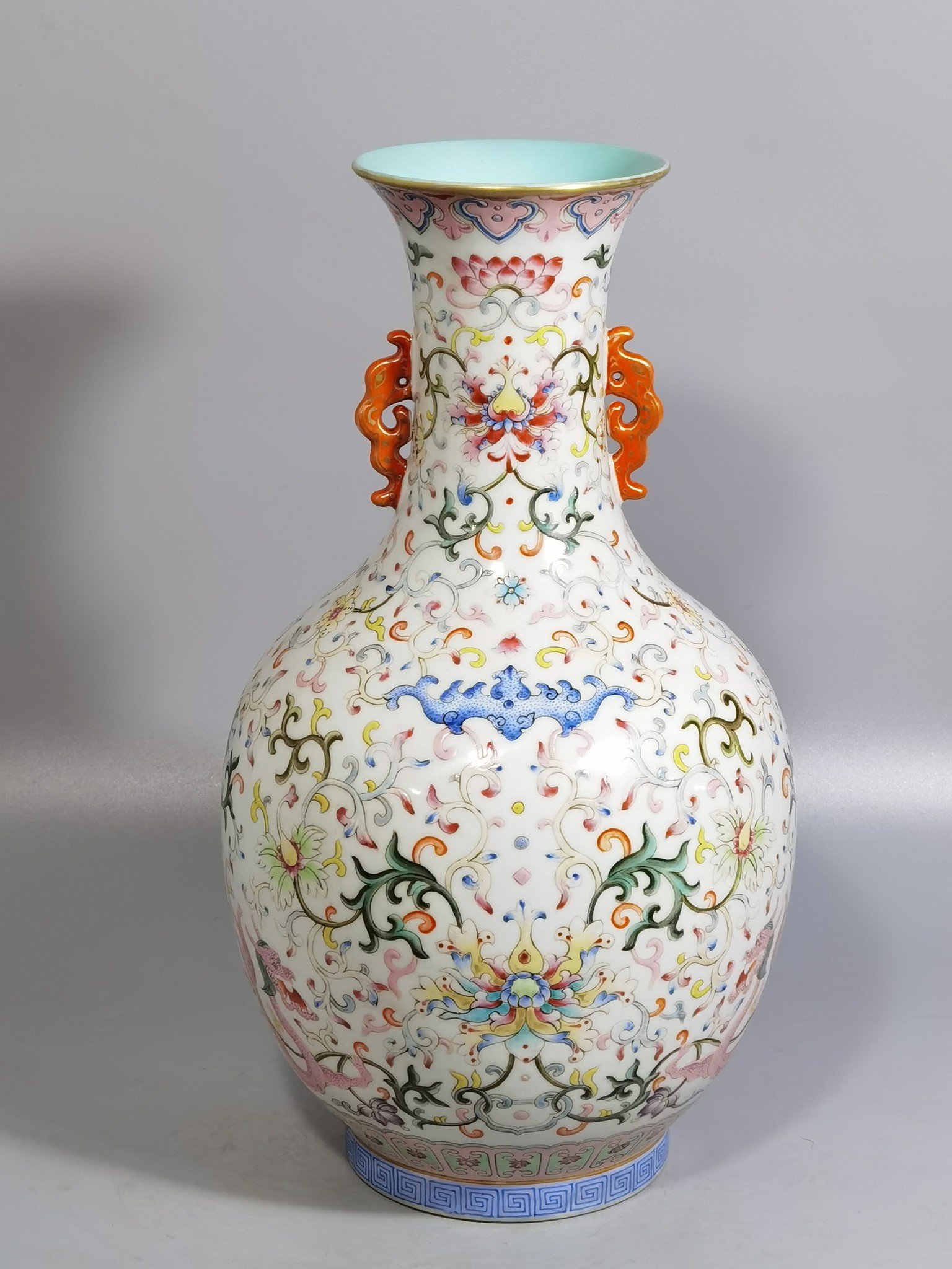 Qing Dynasty Qianlong white ground pastel red dragon pierced flower double-eared mouth-opening bottle