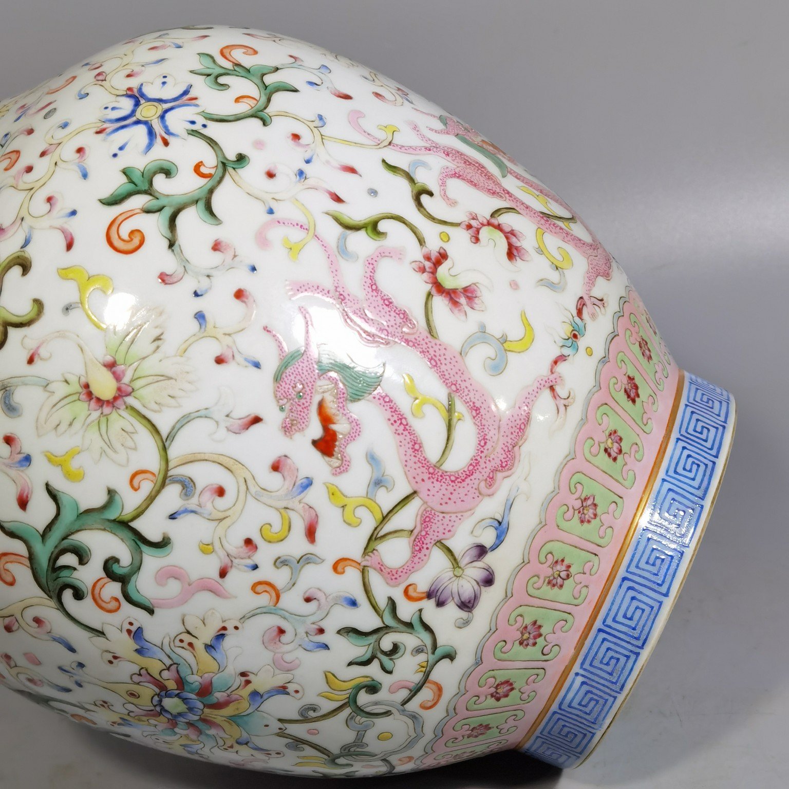 Qing Dynasty Qianlong white ground pastel red dragon pierced flower double-eared mouth-opening bottle