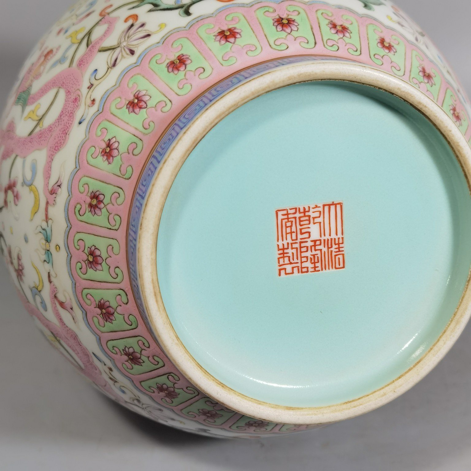 Qing Dynasty Qianlong white ground pastel red dragon pierced flower double-eared mouth-opening bottle