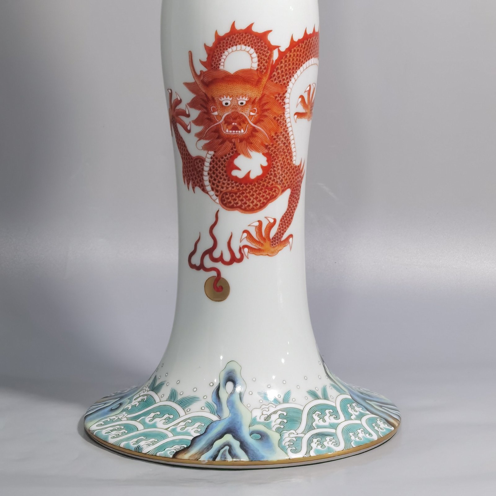 Qing Dynasty Qianlong pair of lum red green and sea water dragon pattern goblets