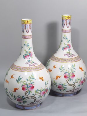 Qing Dynasty Qianlong Pastel S and uo pattern vase