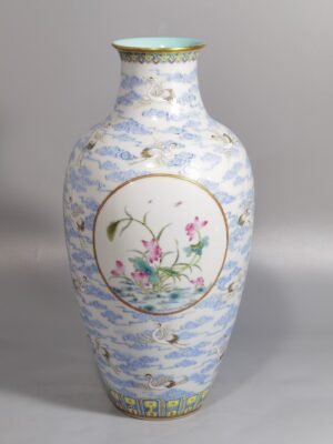 Qing Dynasty Qianlong Pastel cloud and crane pattern window flower vase