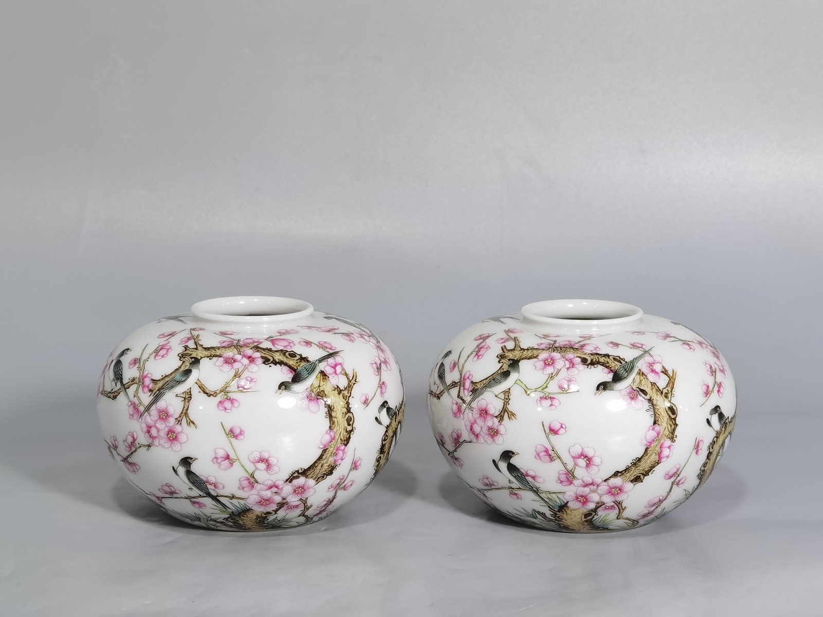 Qing Dynasty Qianlong Twelve Magpies Climbing the Plum Water Bowl