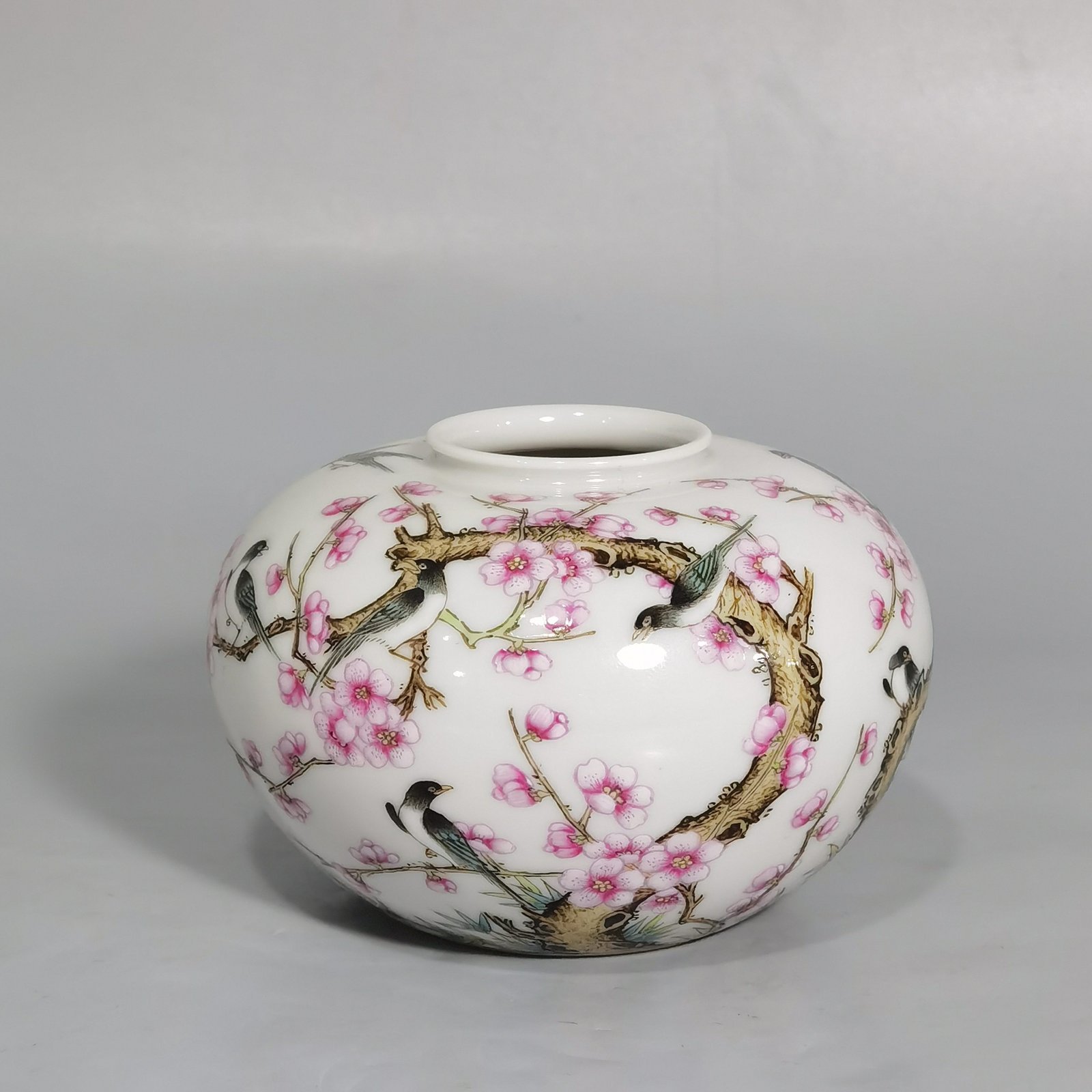 Qing Dynasty Qianlong Twelve Magpies Climbing the Plum Water Bowl