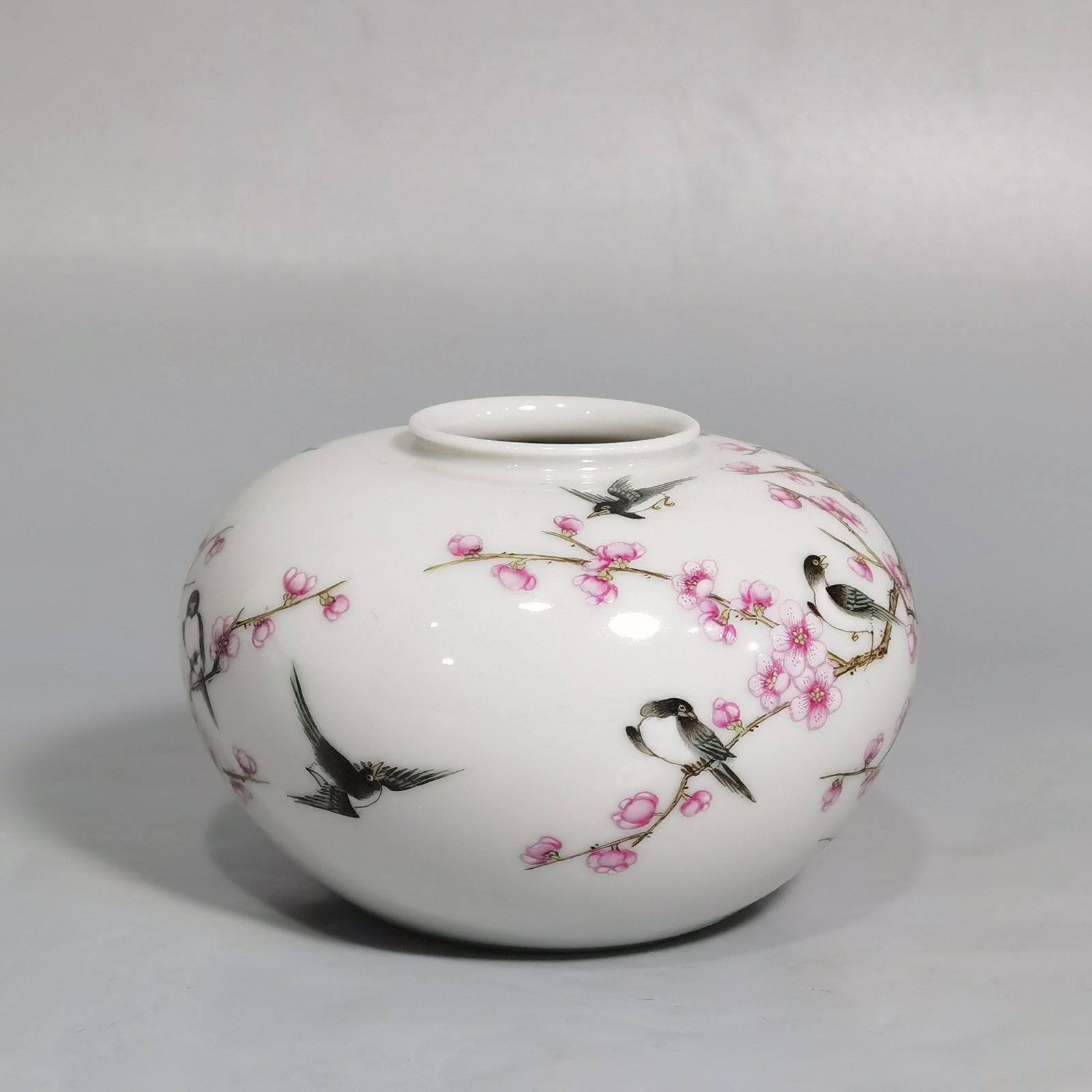 Qing Dynasty Qianlong Twelve Magpies Climbing the Plum Water Bowl