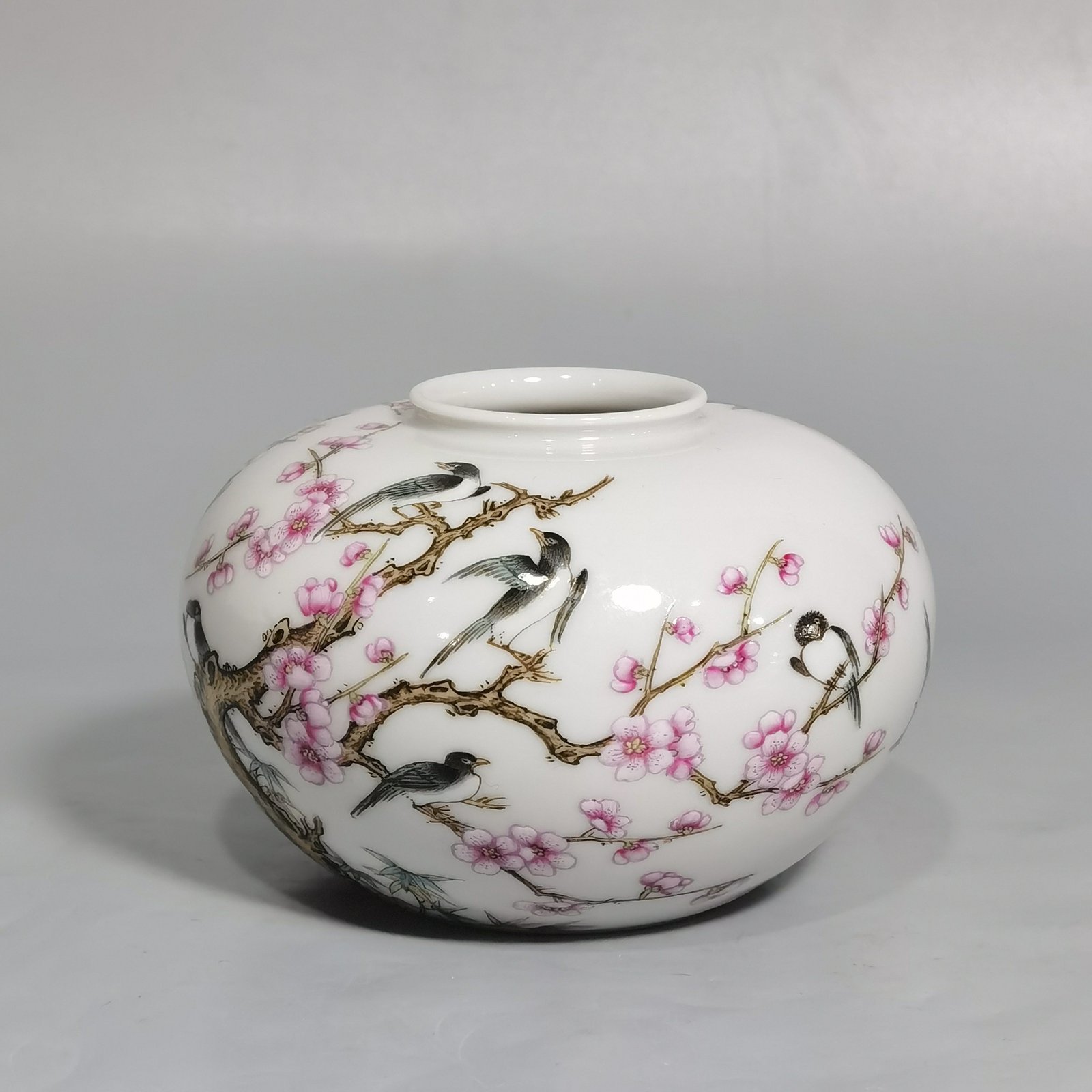 Qing Dynasty Qianlong Twelve Magpies Climbing the Plum Water Bowl