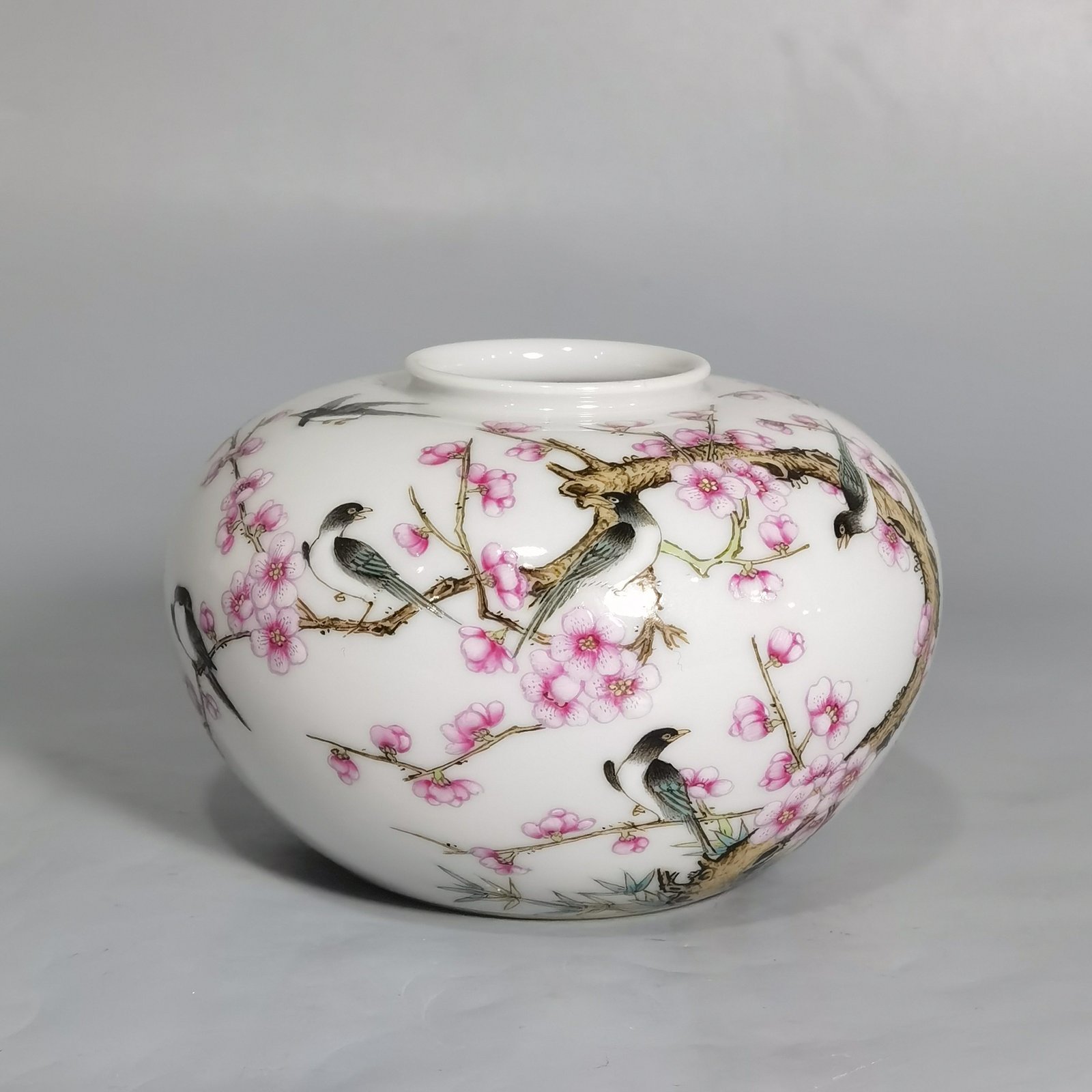 Qing Dynasty Qianlong Twelve Magpies Climbing the Plum Water Bowl