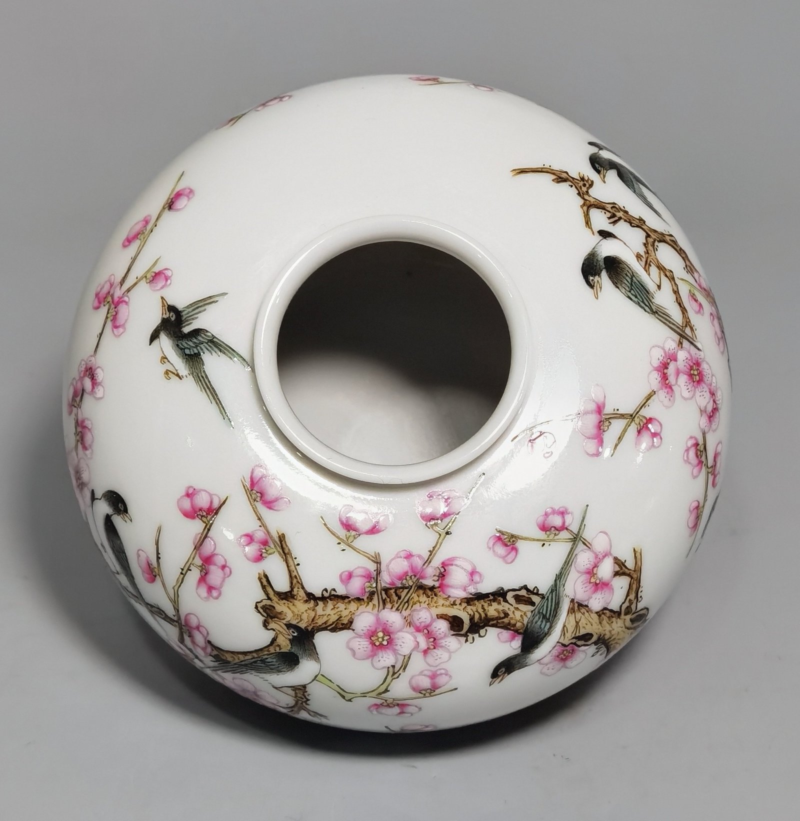 Qing Dynasty Qianlong Twelve Magpies Climbing the Plum Water Bowl