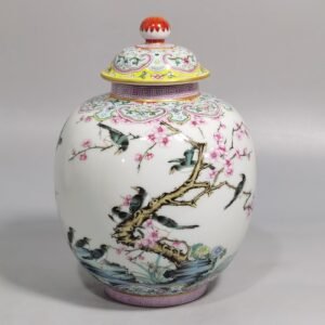 Qing Dynasty Qianlong pastel jar with lid