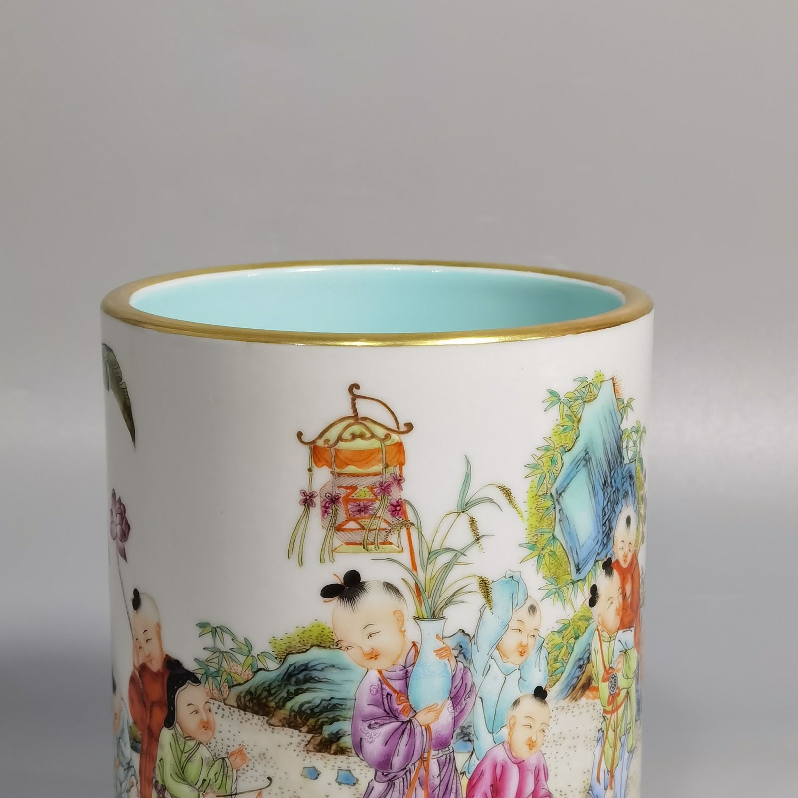 Qing Dynasty Qianlong pastel sixteen boy drawing pen holder