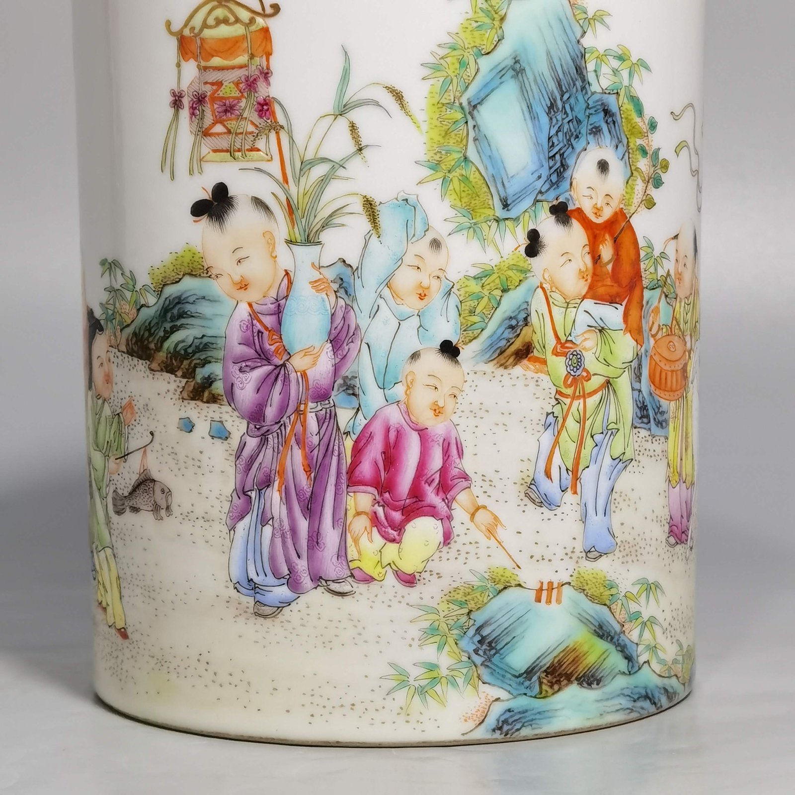 Qing Dynasty Qianlong pastel sixteen boy drawing pen holder