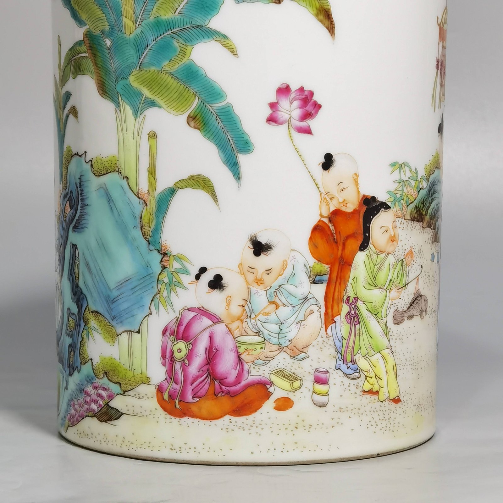 Qing Dynasty Qianlong pastel sixteen boy drawing pen holder