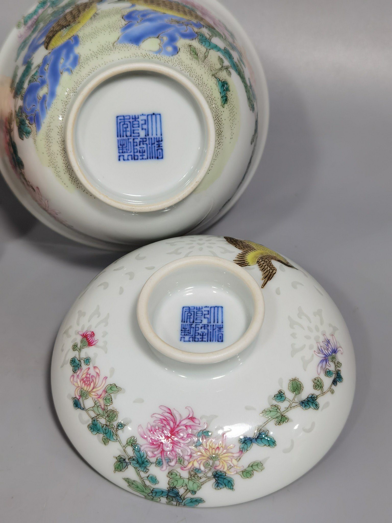 Qing Dynasty Qianlong famille rose covered bowl