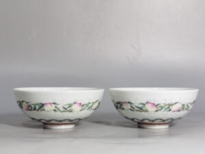 Qing Dynasty Qianlong pastel longevity peach pattern exquisite tea round bowl
