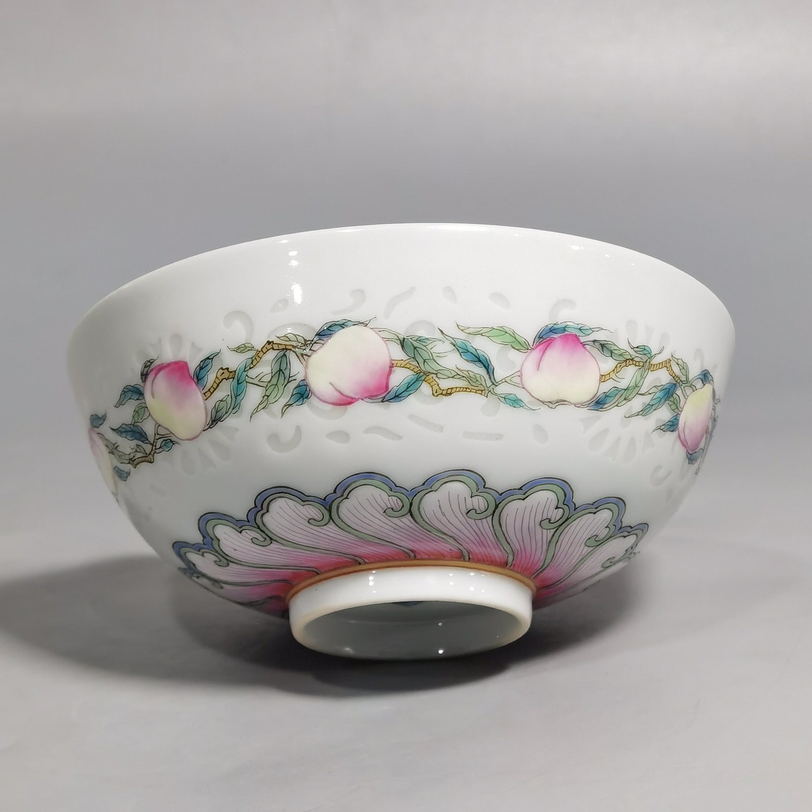 Qing Dynasty Qianlong pastel longevity peach pattern exquisite tea round bowl