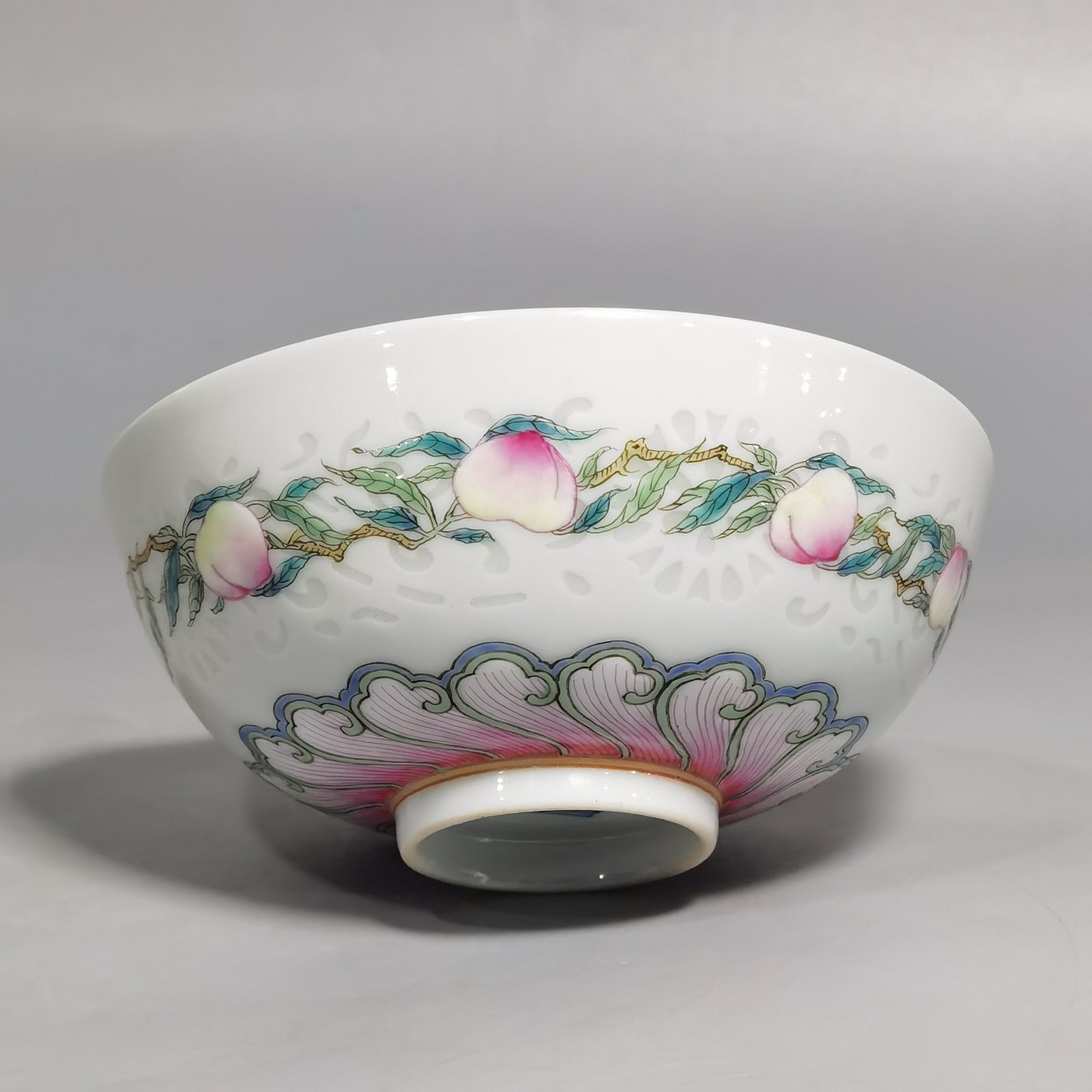 Qing Dynasty Qianlong pastel longevity peach pattern exquisite tea round bowl