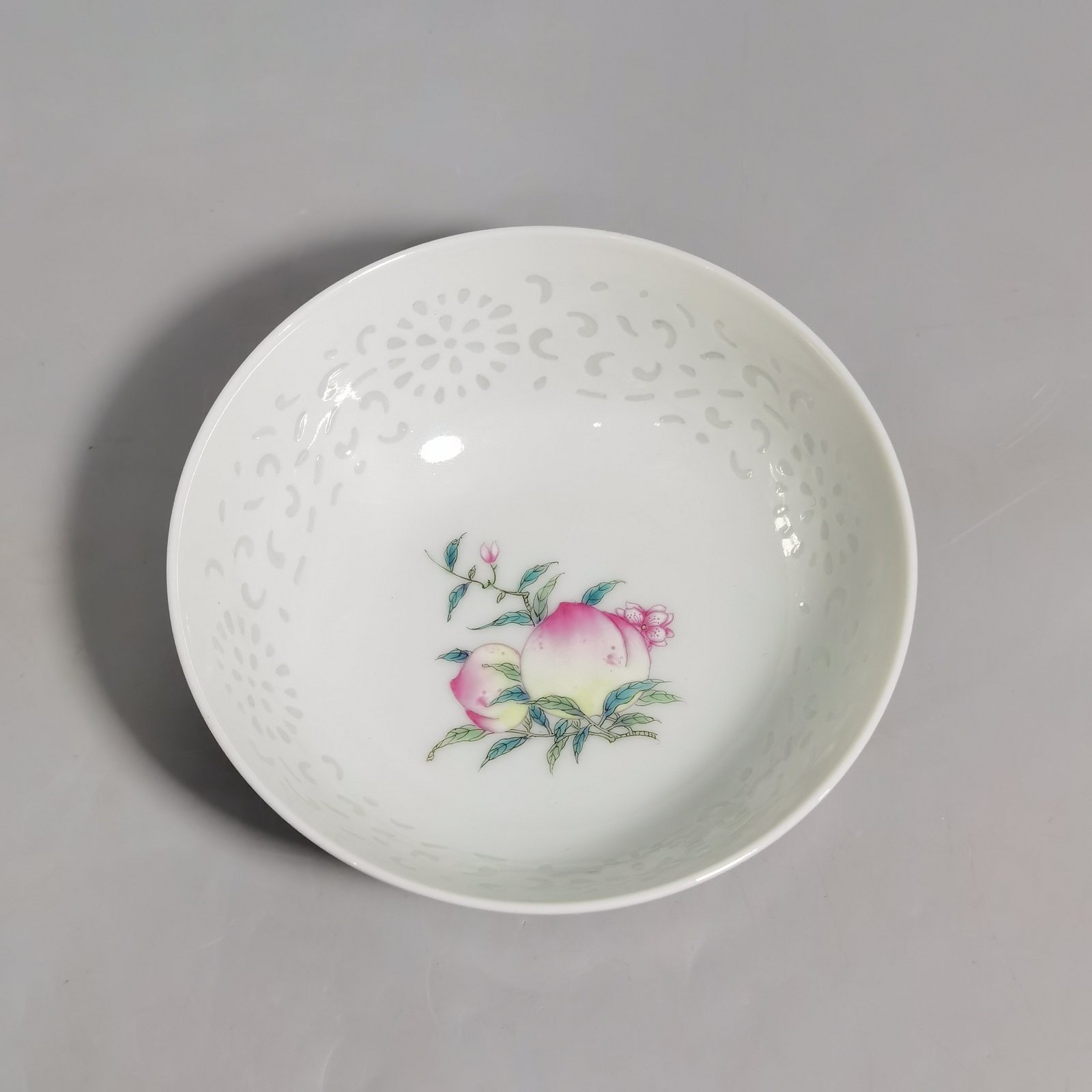Qing Dynasty Qianlong pastel longevity peach pattern exquisite tea round bowl