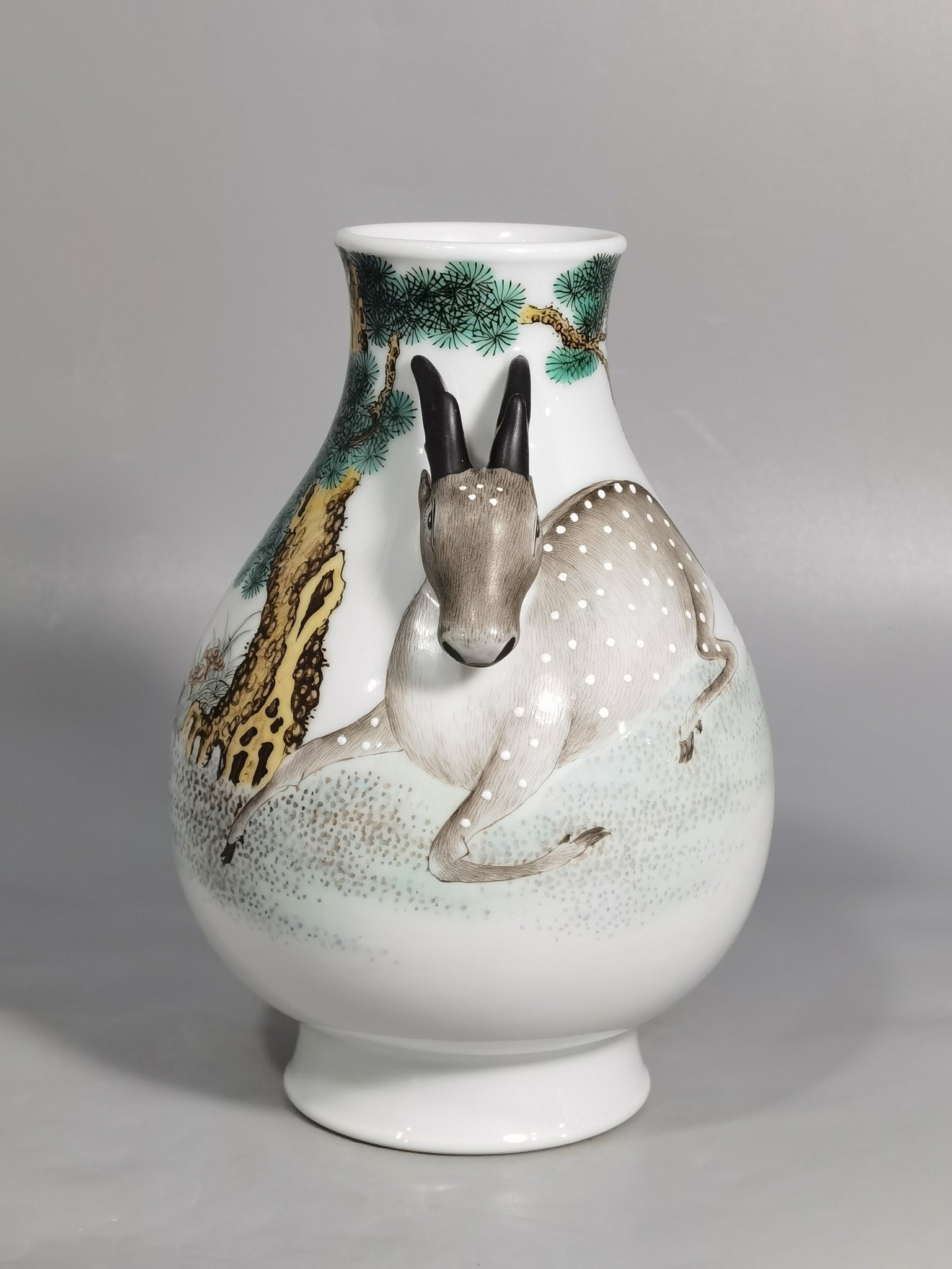 Qing Dynasty Qianlong Pastel pine deer and deer head statue