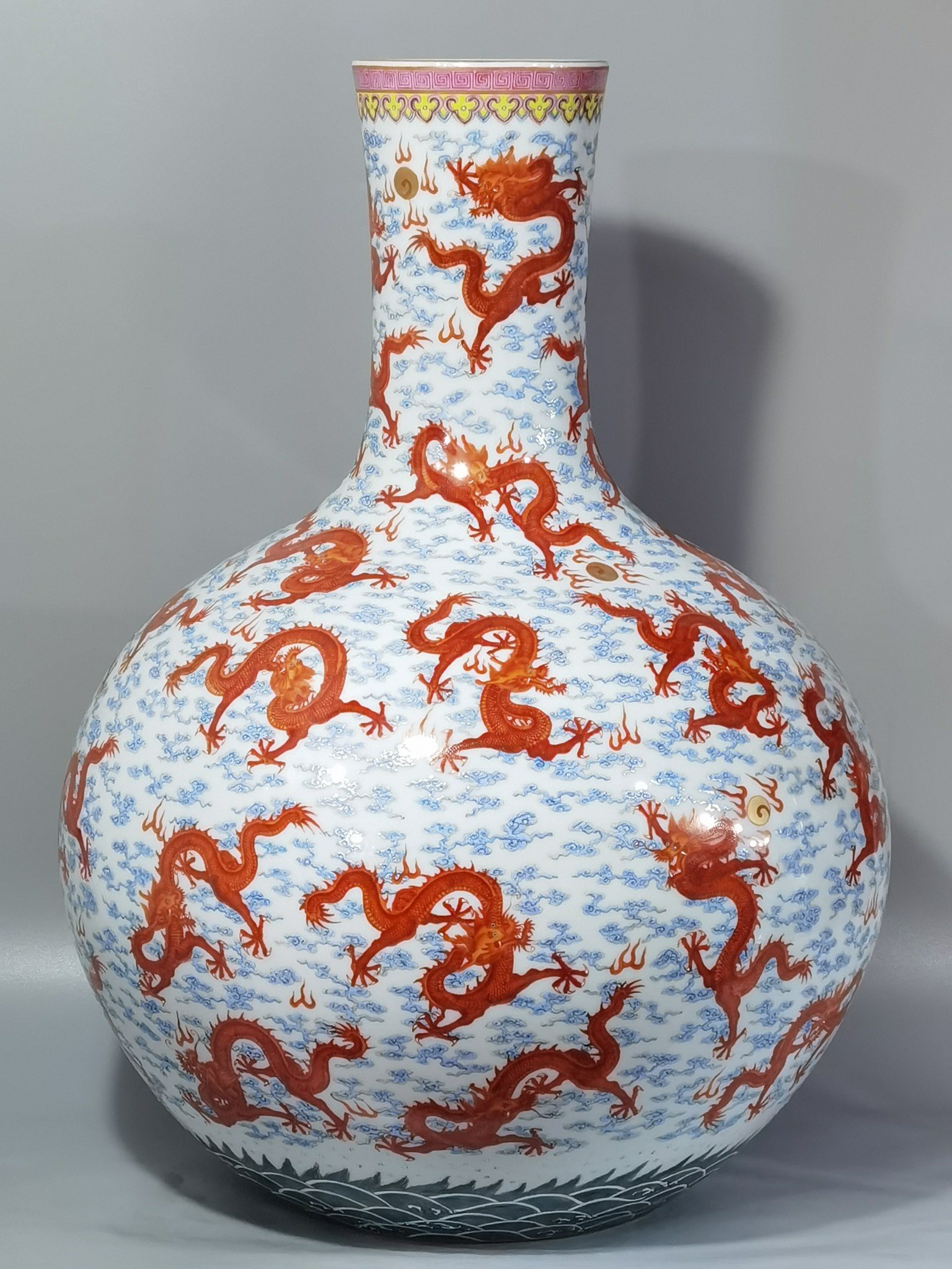 Qing Dynasty Qianlong Pastel sea lum red dragon pattern celestial vase