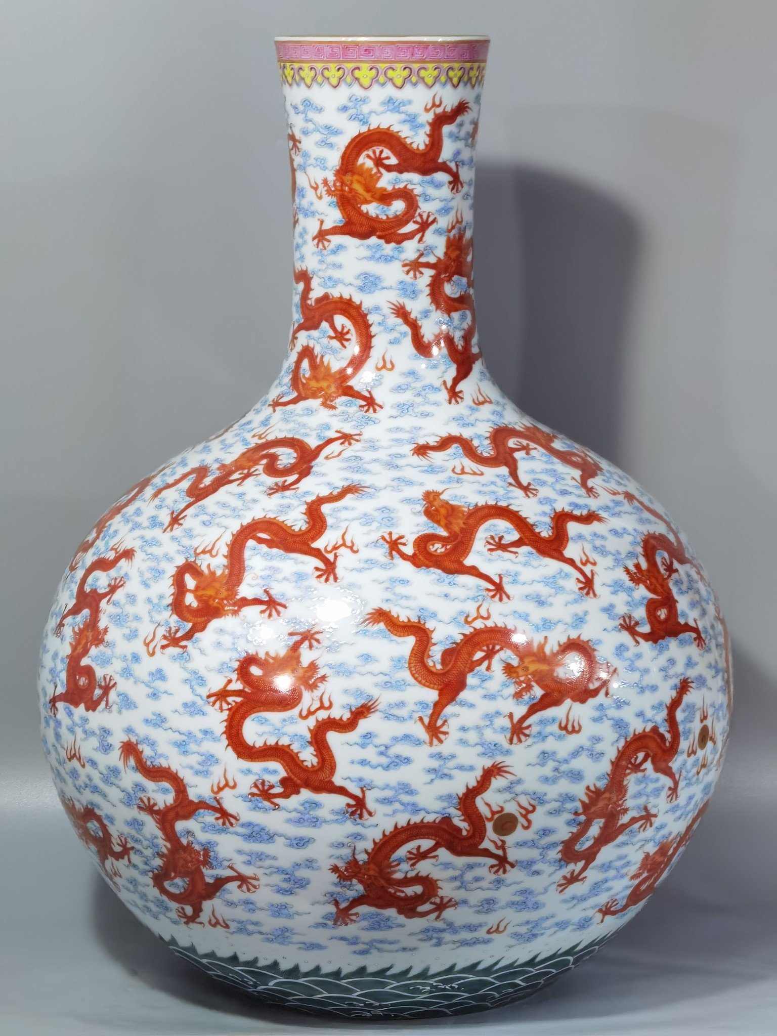 Qing Dynasty Qianlong Pastel sea lum red dragon pattern celestial vase