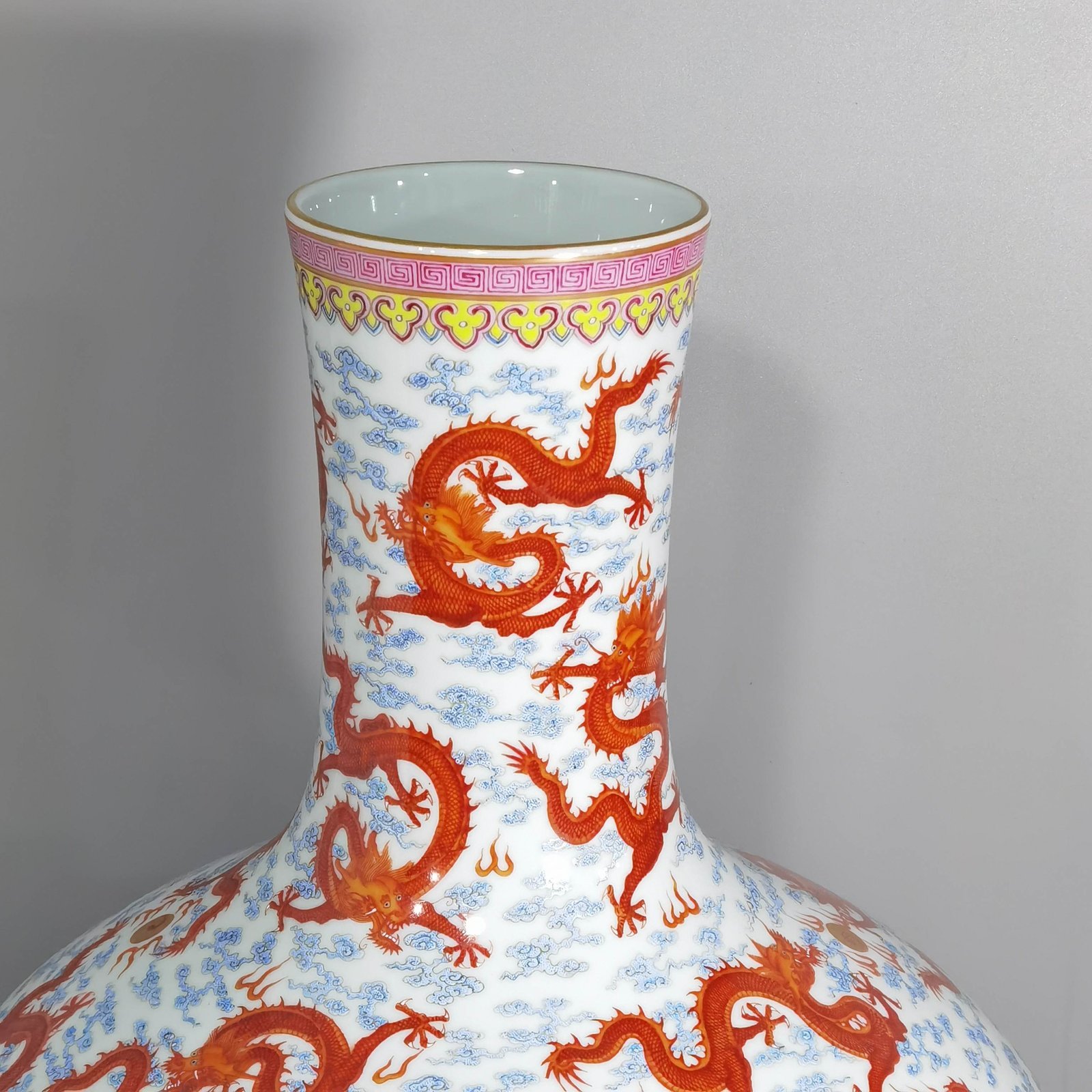 Qing Dynasty Qianlong Pastel sea lum red dragon pattern celestial vase