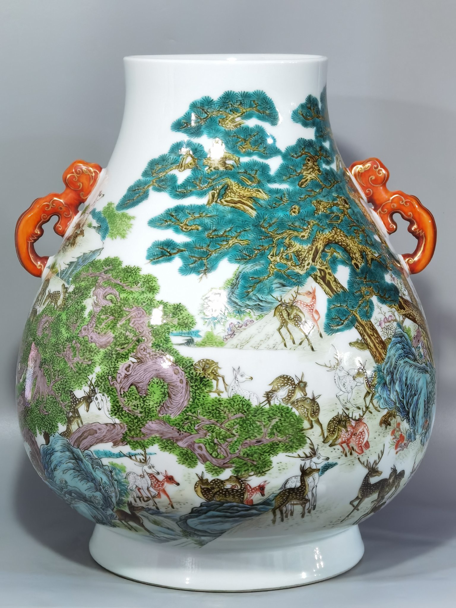Qing Dynasty Qianlong pastel-colored hundred-deer double-eared Ruyifu bucket statue