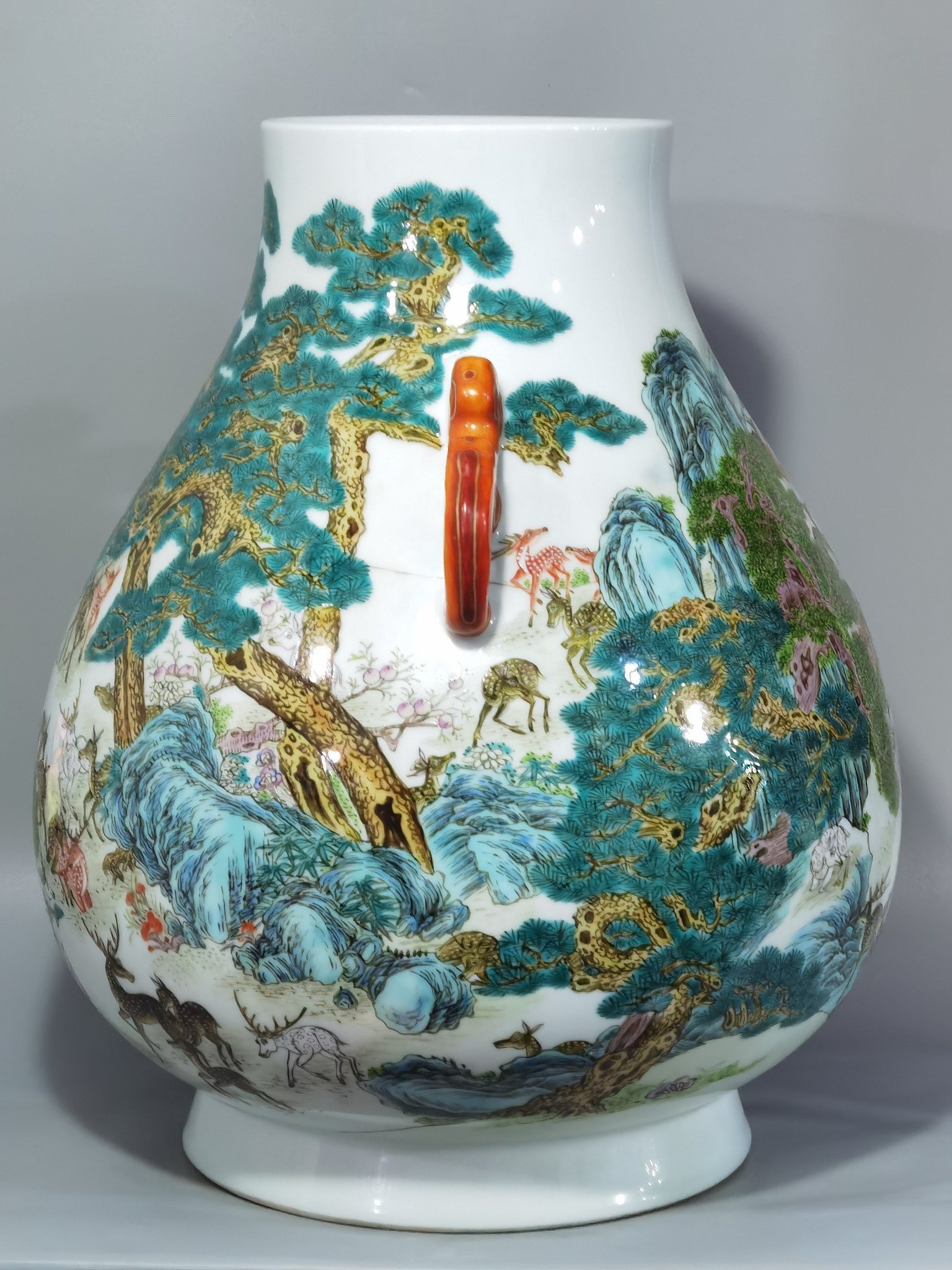 Qing Dynasty Qianlong pastel-colored hundred-deer double-eared Ruyifu bucket statue