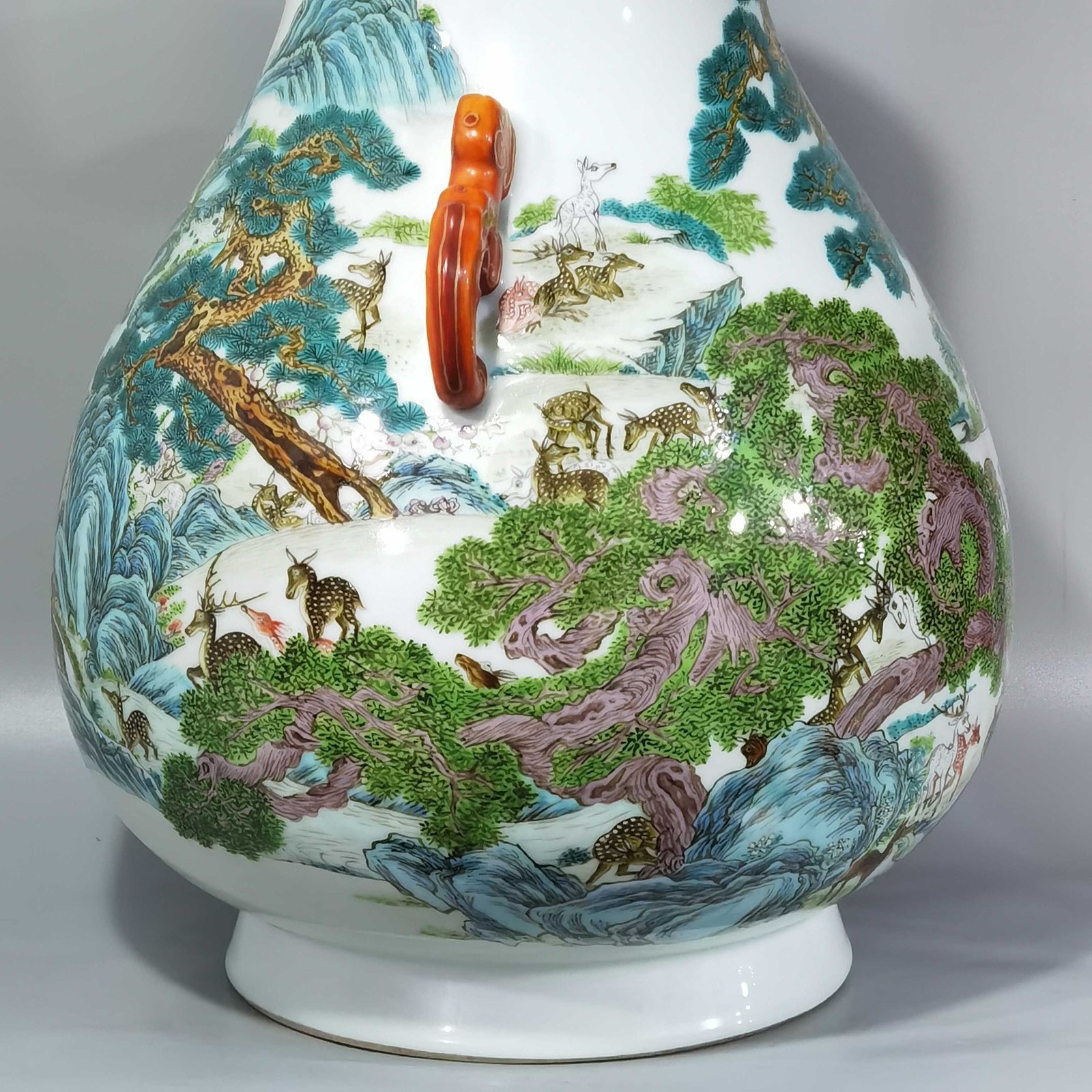 Qing Dynasty Qianlong pastel-colored hundred-deer double-eared Ruyifu bucket statue
