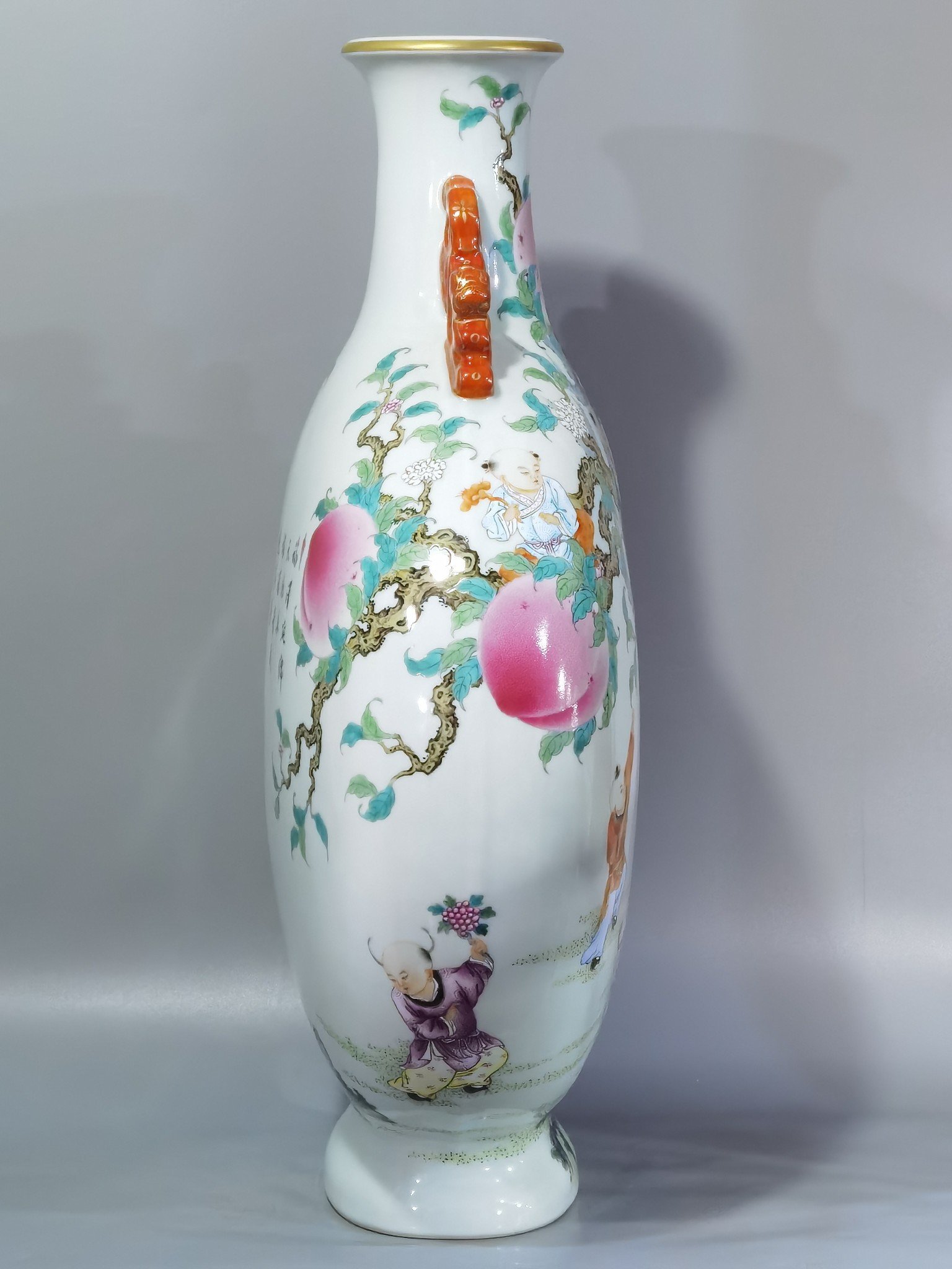 Qing Dynasty Qianlong pastel-painted flat vase