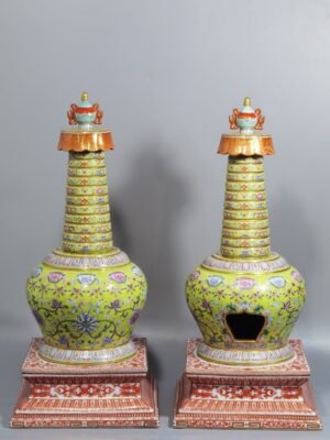 Qing Dynasty Qianlong pastel green Lama Pagoda with lotus pattern