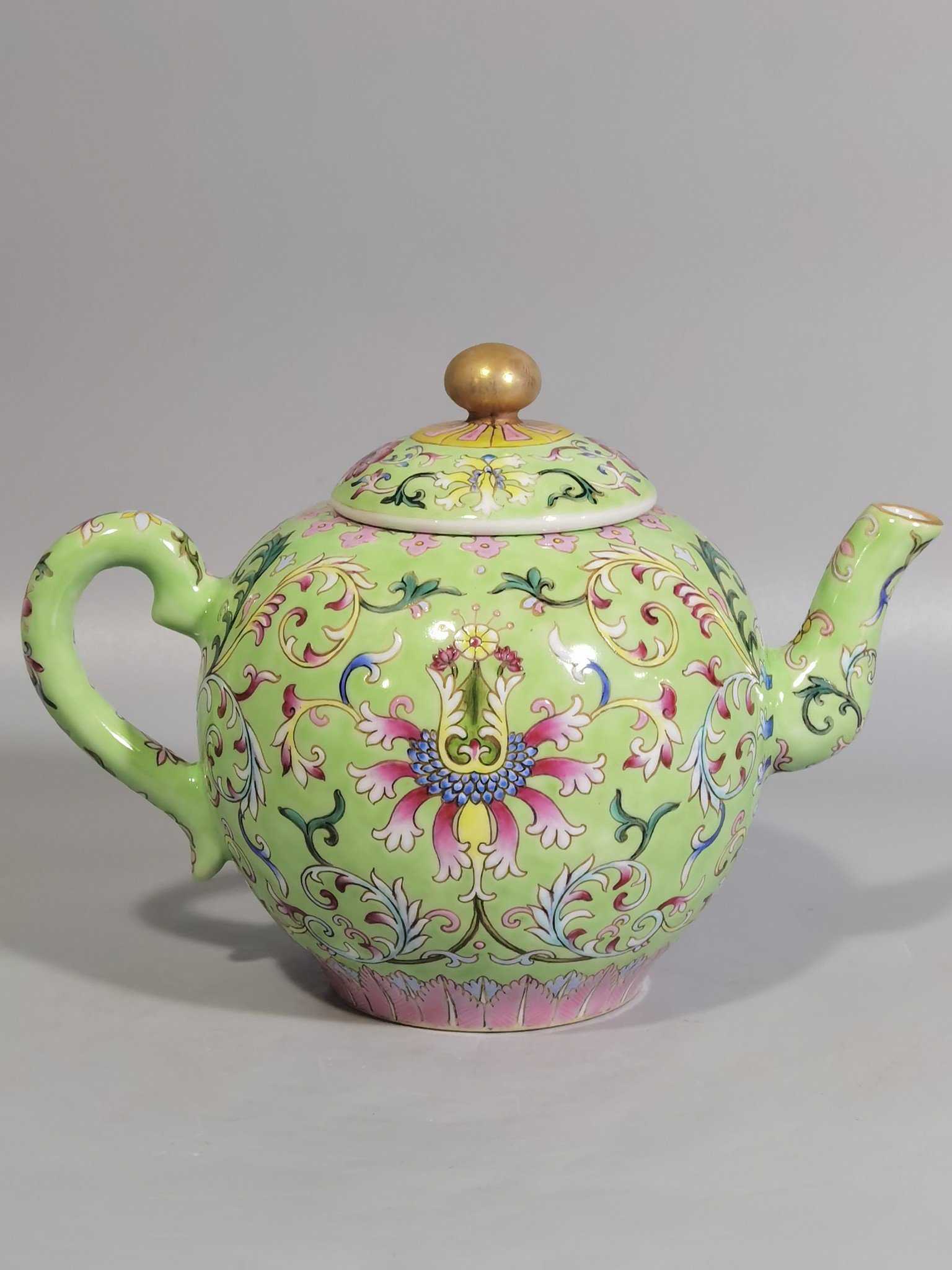 Qing Dynasty Qianlong pastel green teapot