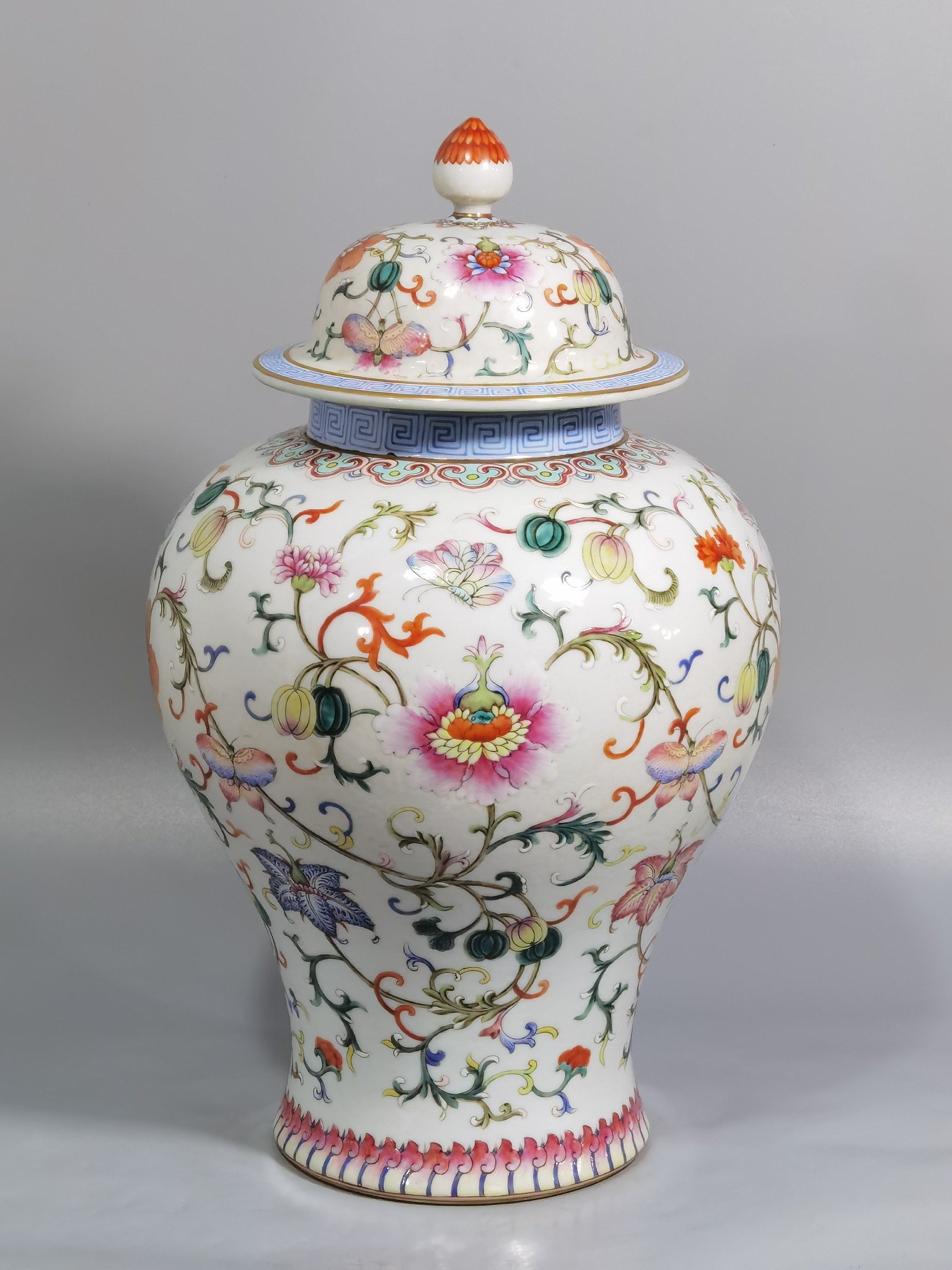 Qing Dynasty Qianlong pair of pastel-painted general jars
